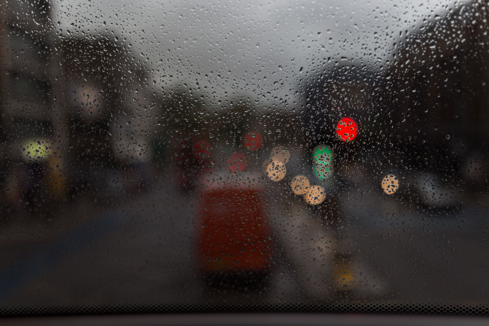 Canon EOS 6D + Sigma 35mm F1.4 DG HSM Art sample photo. Building, cars, jam, lights photography