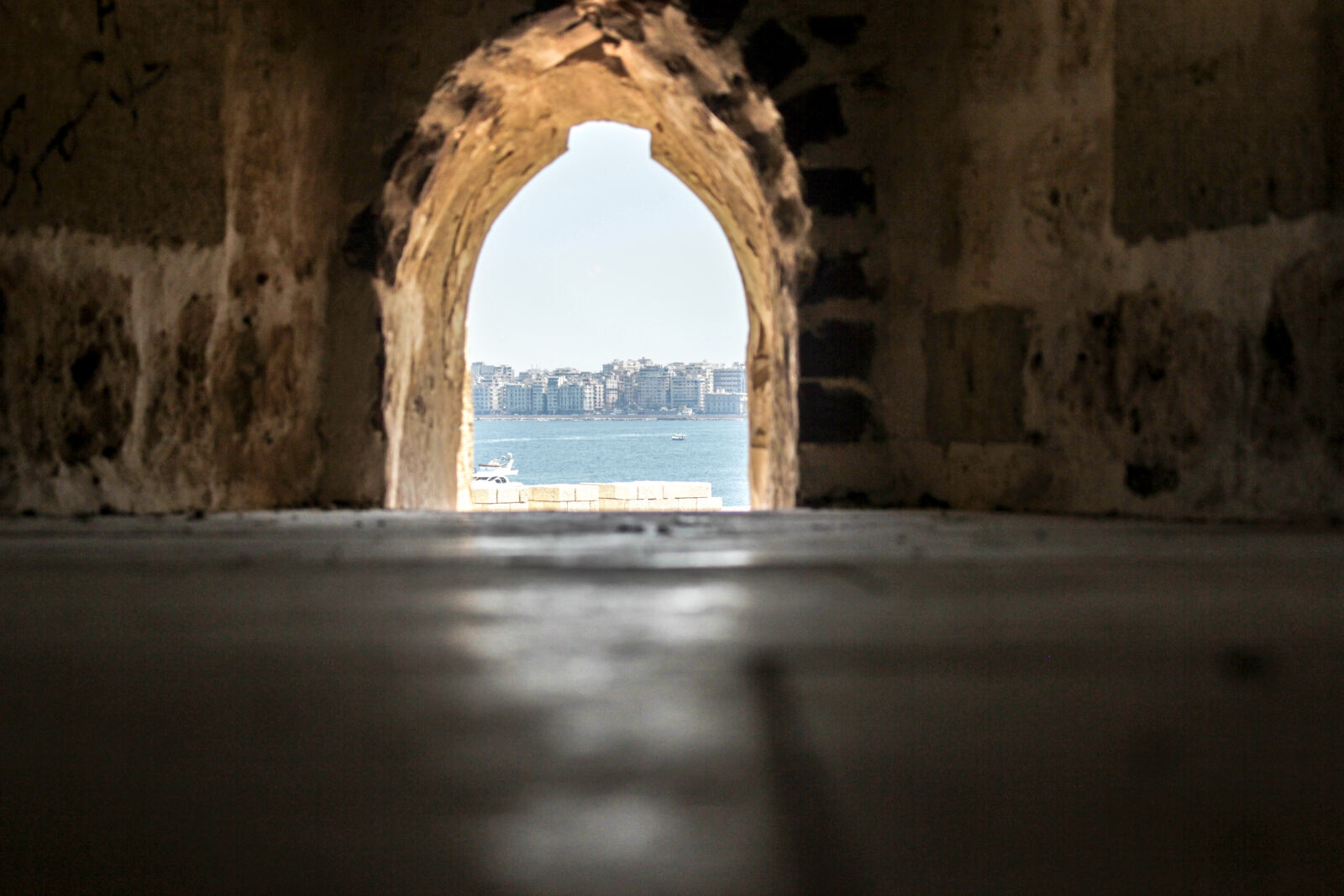 Canon EOS 550D (EOS Rebel T2i / EOS Kiss X4) sample photo. Old, old, window, sea photography