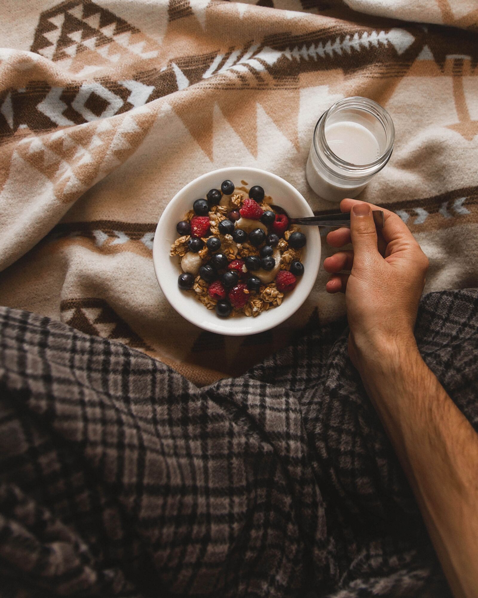 Nikon D610 sample photo. Oatmeal, fruits, breakfast photography
