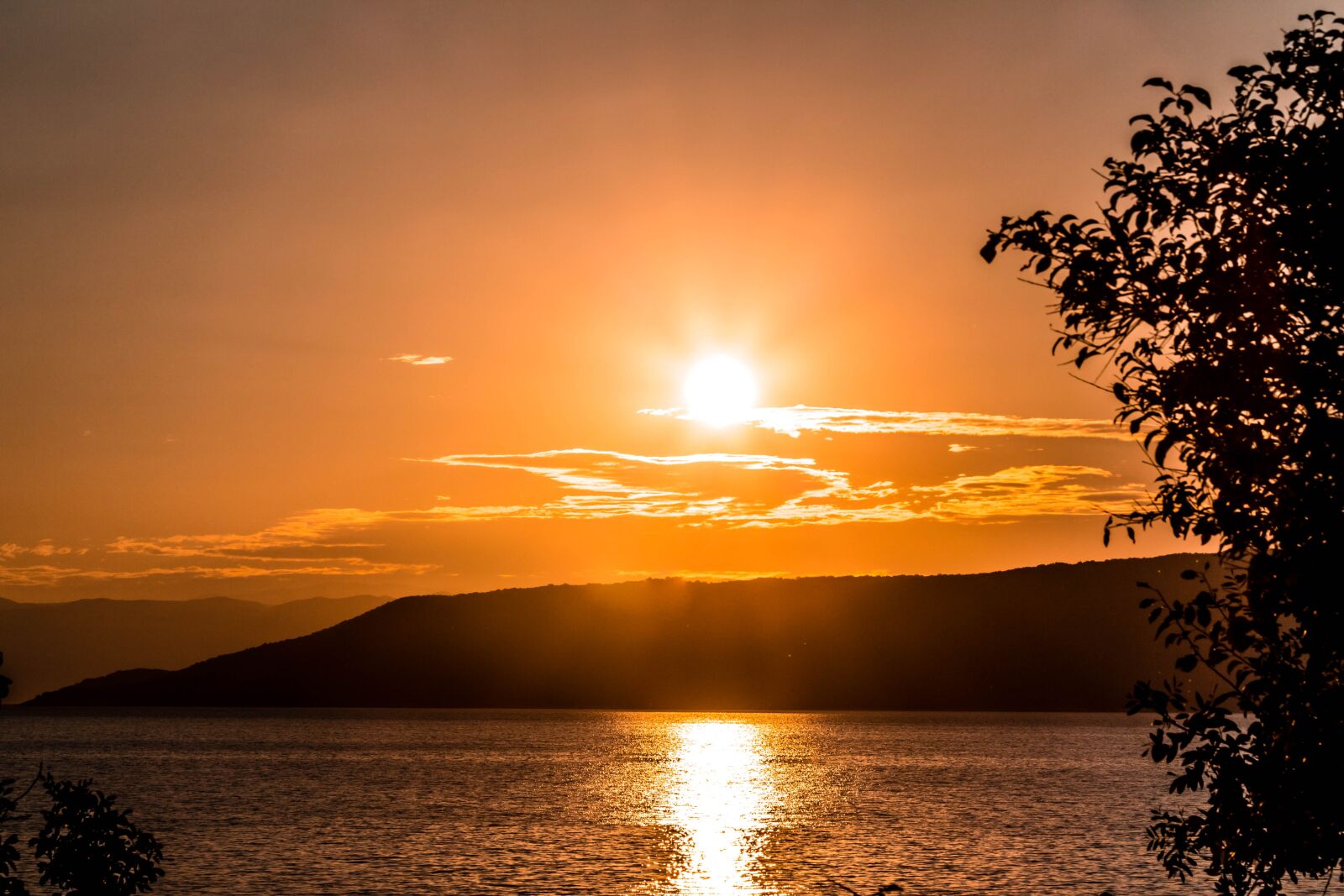 Canon EOS 650D (EOS Rebel T4i / EOS Kiss X6i) sample photo. Sunrise, sea, island photography