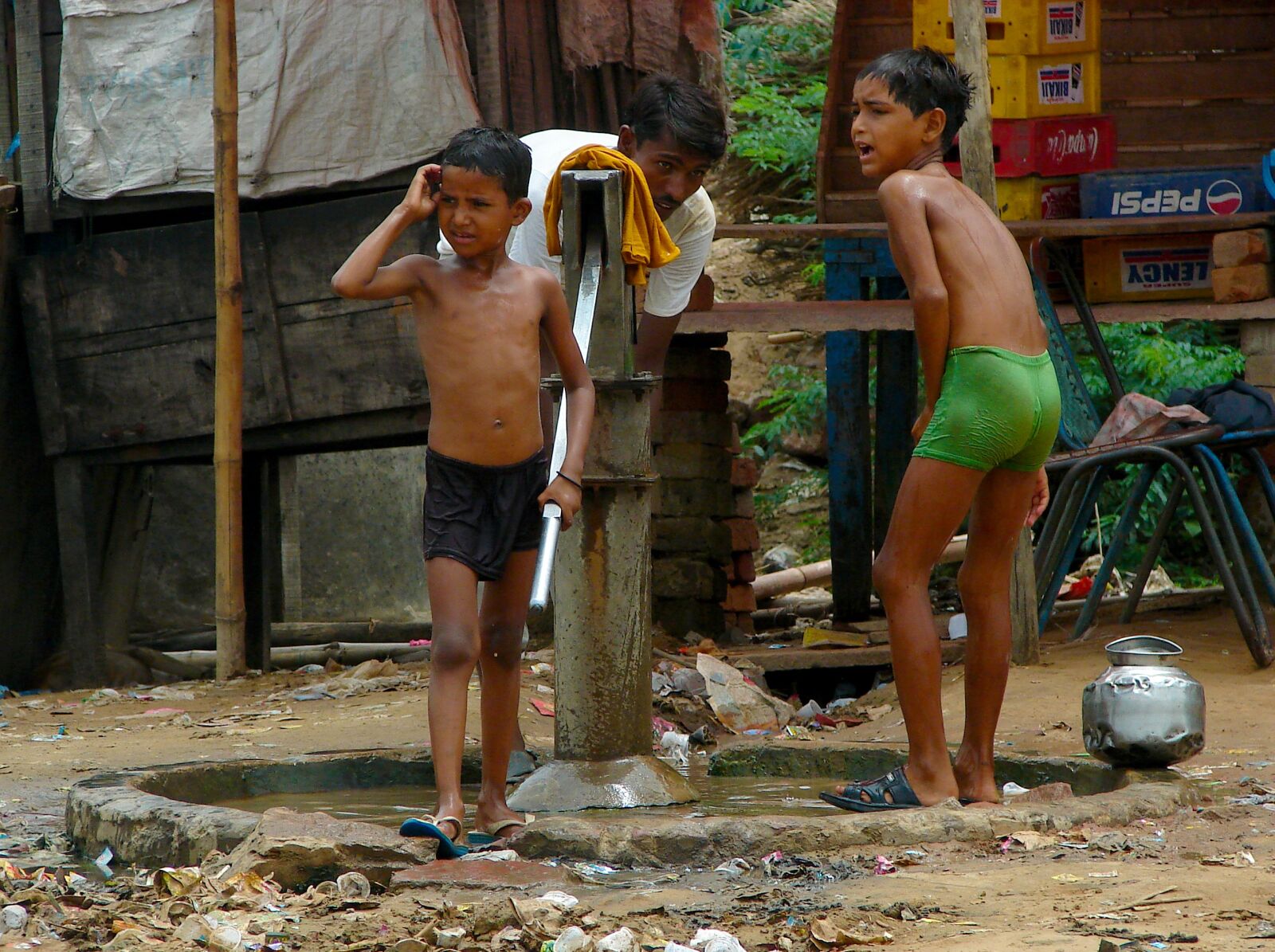 Sony DSC-H1 sample photo. India, children, source photography