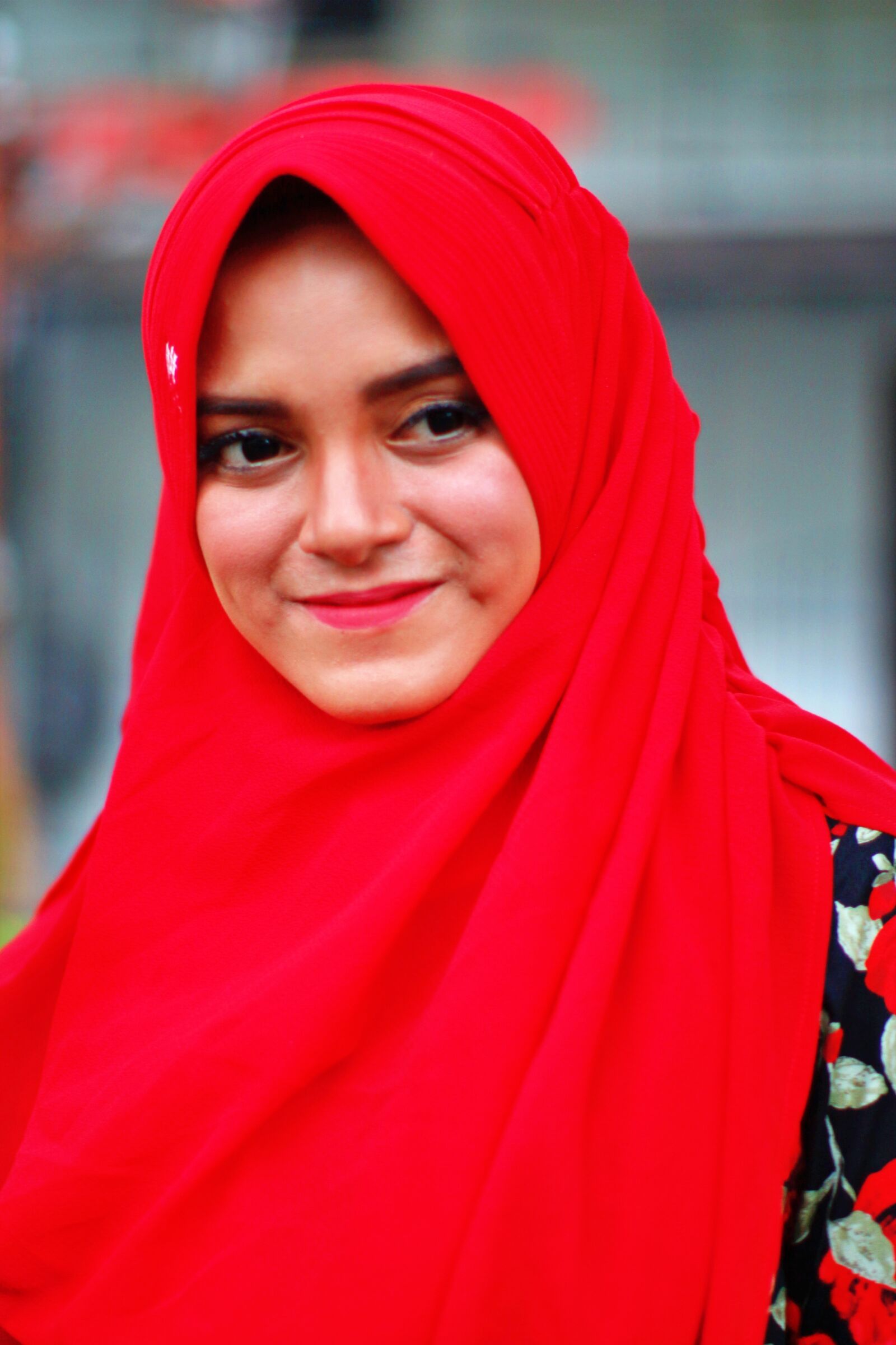 Canon EOS 650D (EOS Rebel T4i / EOS Kiss X6i) + Canon EF 50mm F1.2L USM sample photo. Hijab, moslem, girl photography