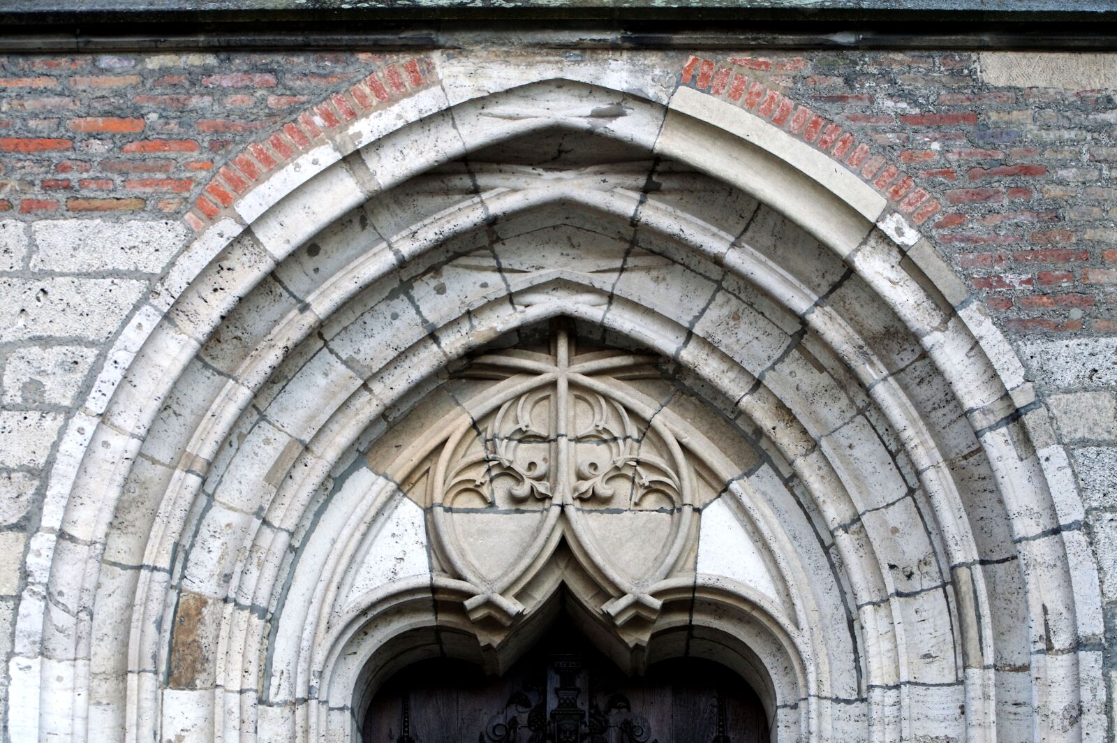 Nikon D3200 sample photo. Architecture, gothic, bow window photography