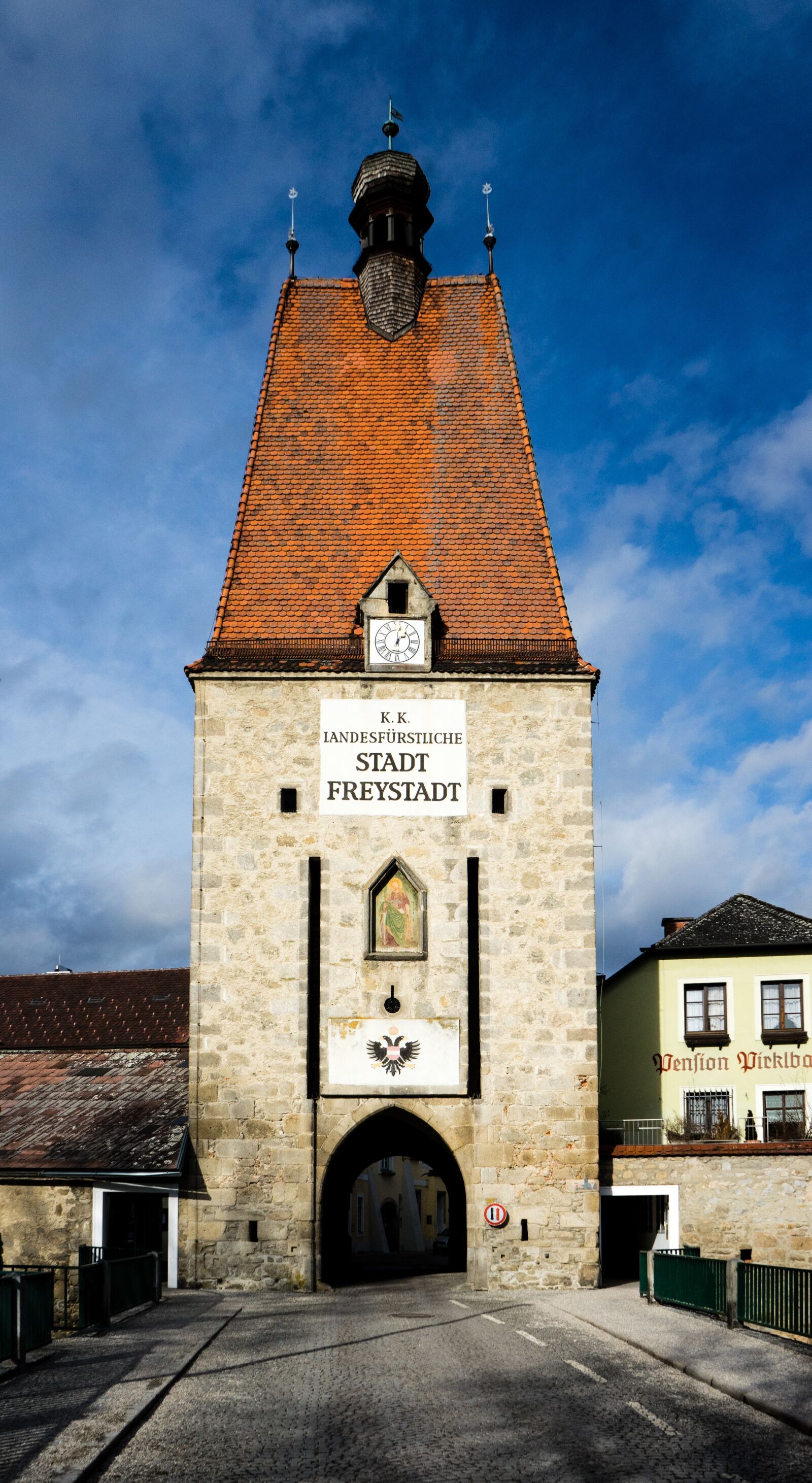 Sony a7 II + Sony FE 28-70mm F3.5-5.6 OSS sample photo. Free city, m hlviertel photography