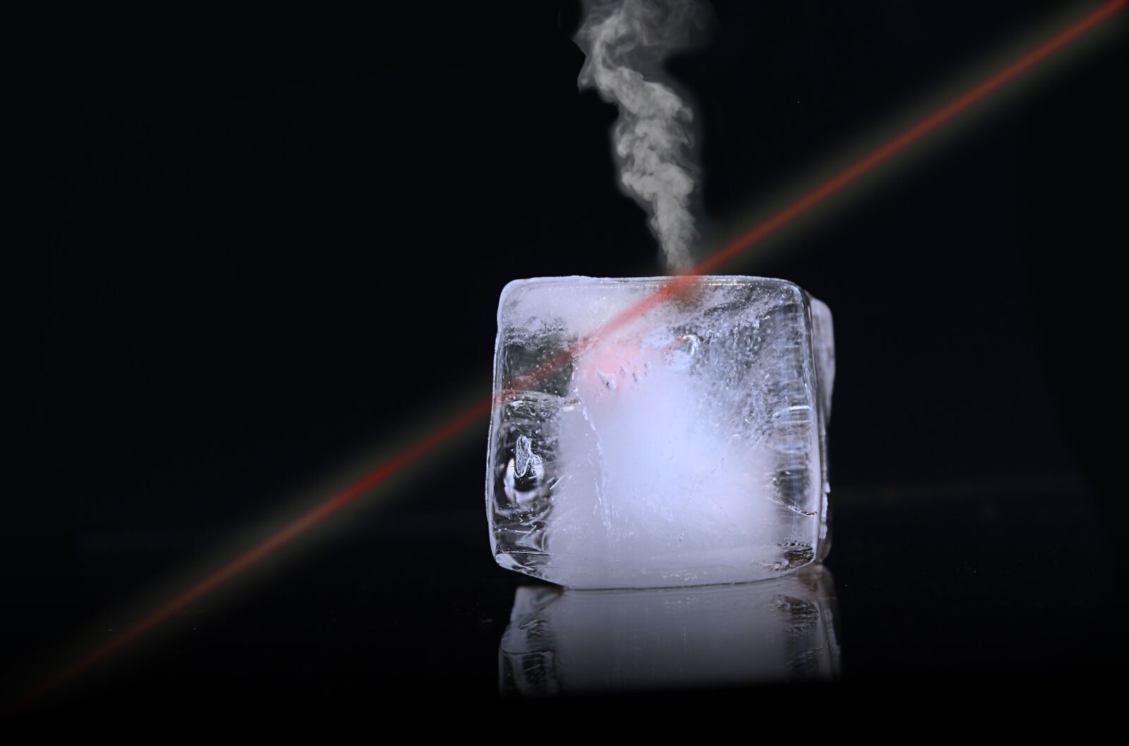 Canon EOS 1000D (EOS Digital Rebel XS / EOS Kiss F) sample photo. Ice, ice cubes, laser photography