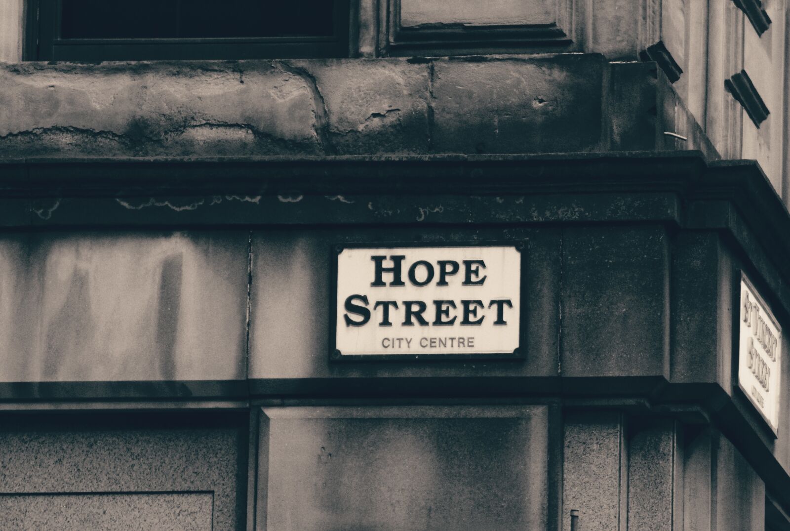 Canon EOS 700D (EOS Rebel T5i / EOS Kiss X7i) sample photo. Hope, street sign, shield photography