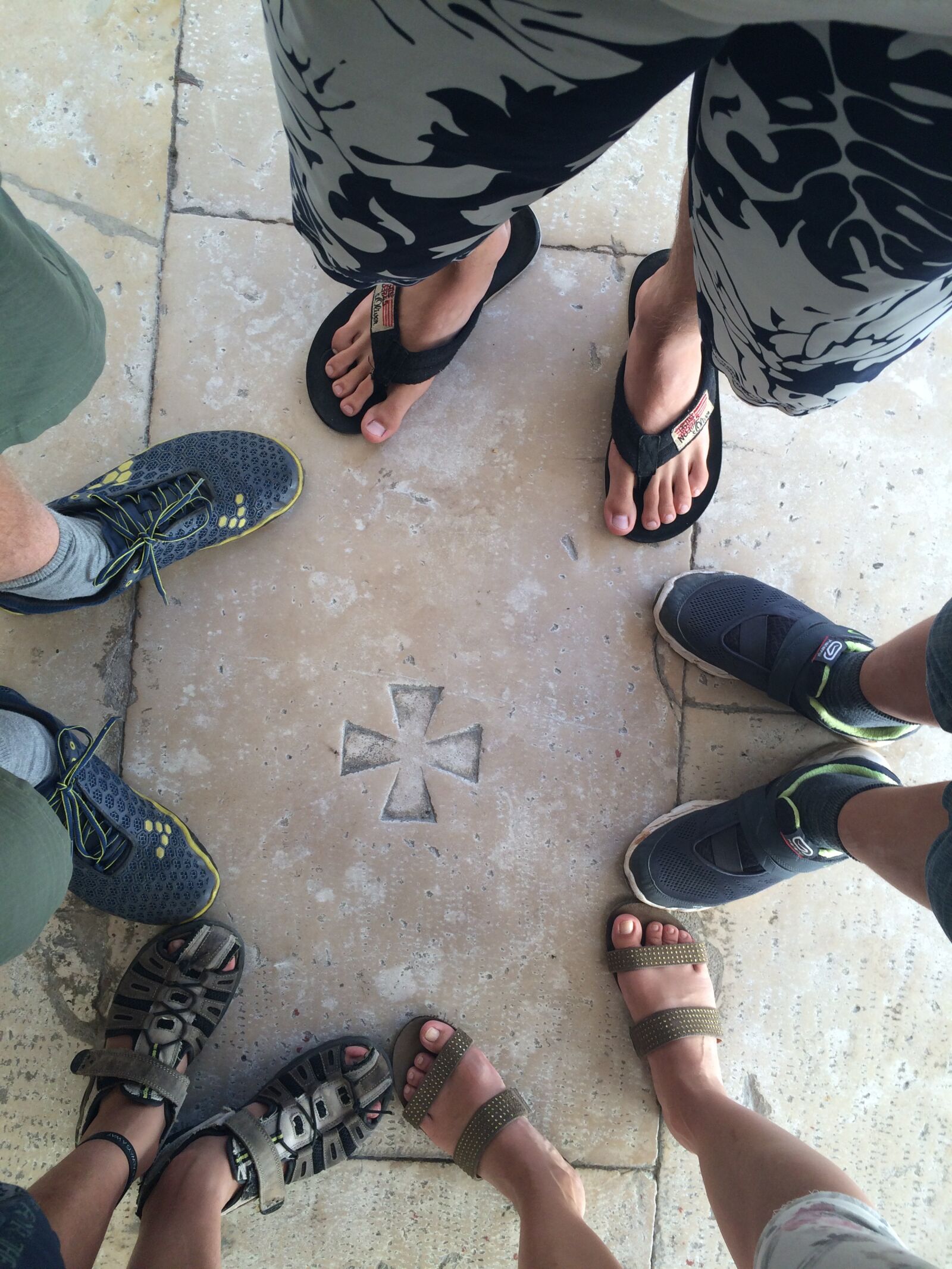 iPhone 5s back camera 4.15mm f/2.2 sample photo. Star, legs, character photography