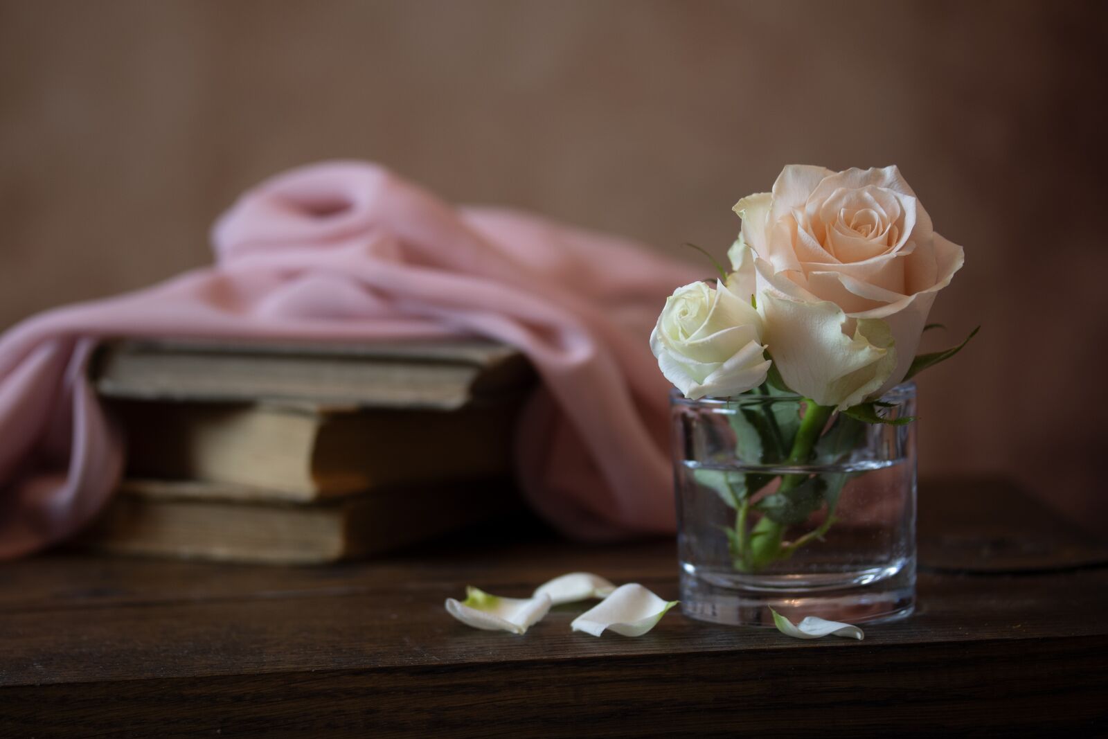 Canon EOS R sample photo. Rose, lisianthus, flowers photography