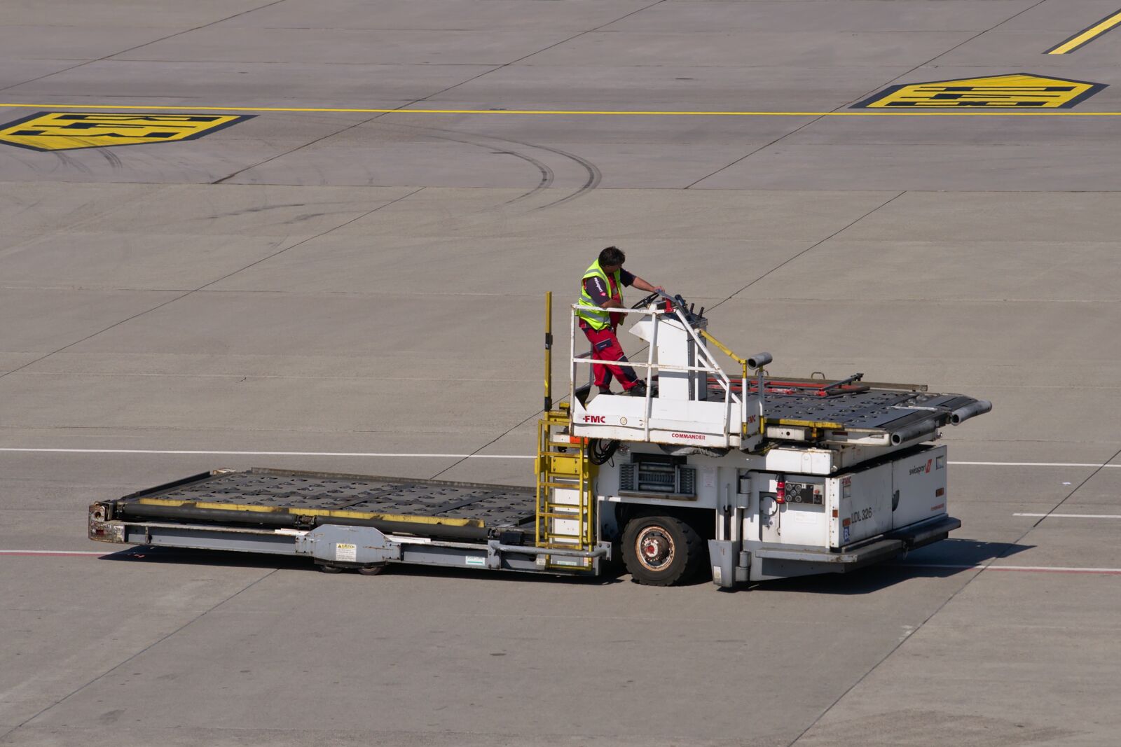 Nikon D300S sample photo. Special-purpose vehicle, airport, tarmac photography