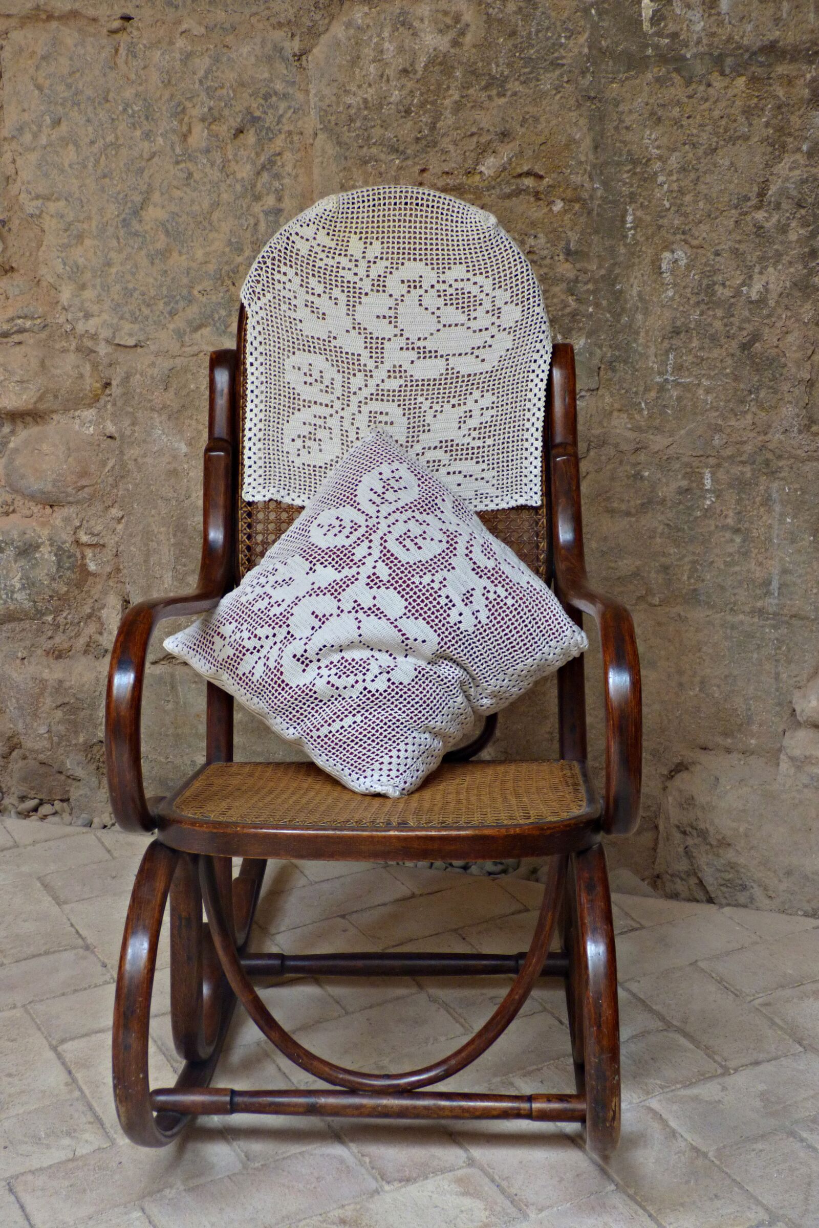 Panasonic DMC-FZ72 sample photo. Rocking chair, vintage, memories photography