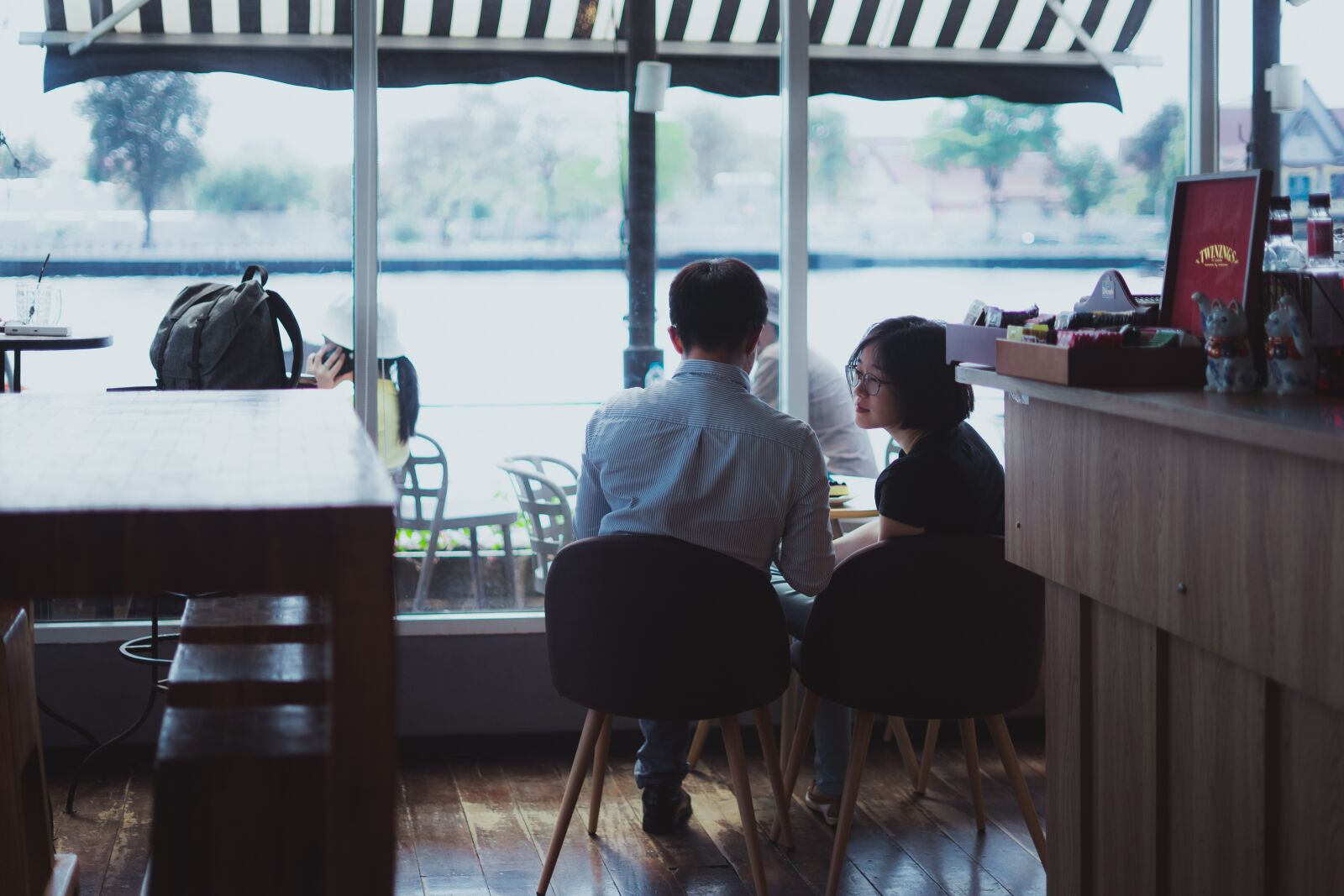 Sony a7 II + Sony FE 50mm F1.8 sample photo. Adult, couple, walking photography