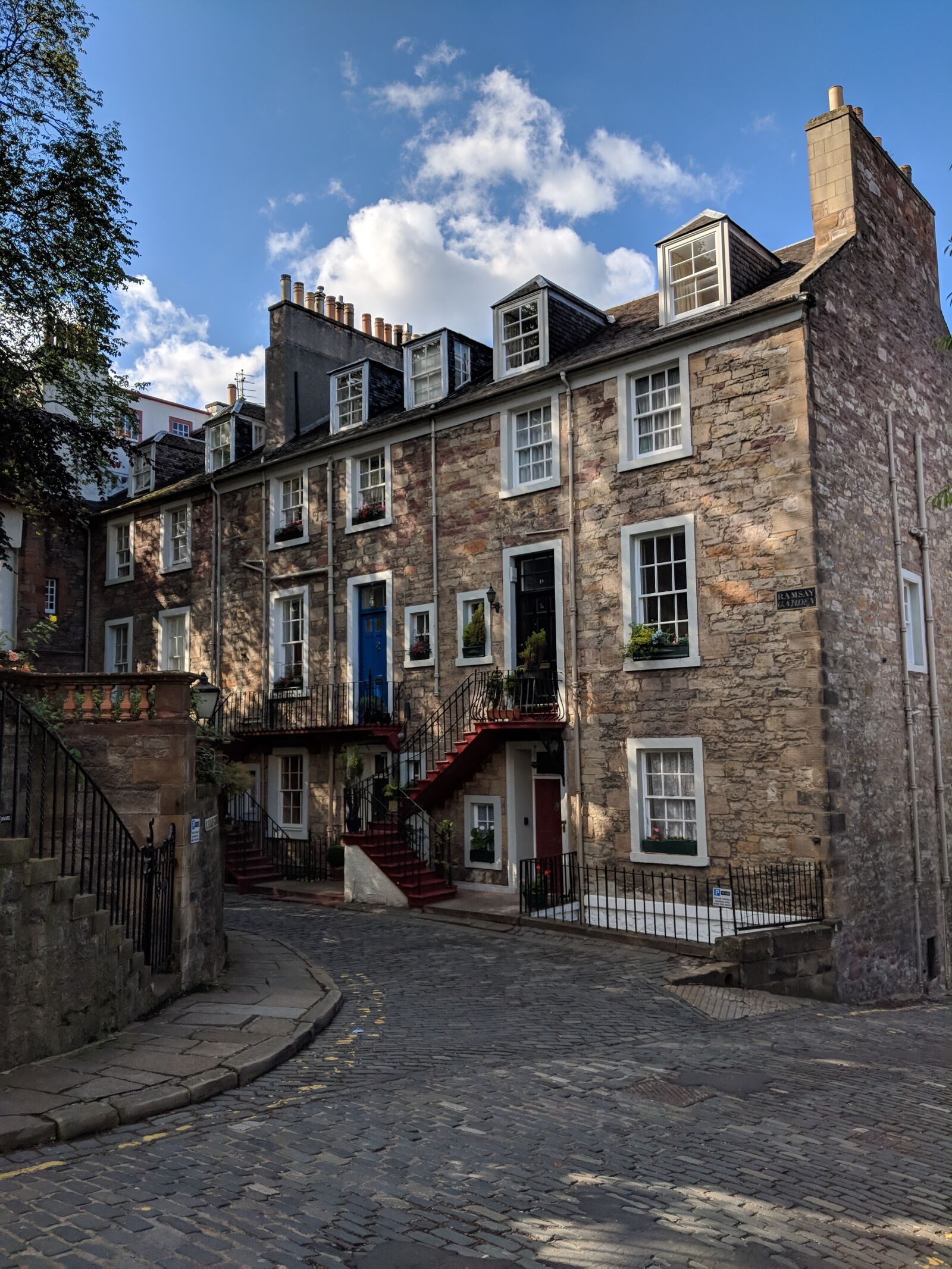 Google Pixel 2 XL sample photo. Edinburgh, house, scotland photography