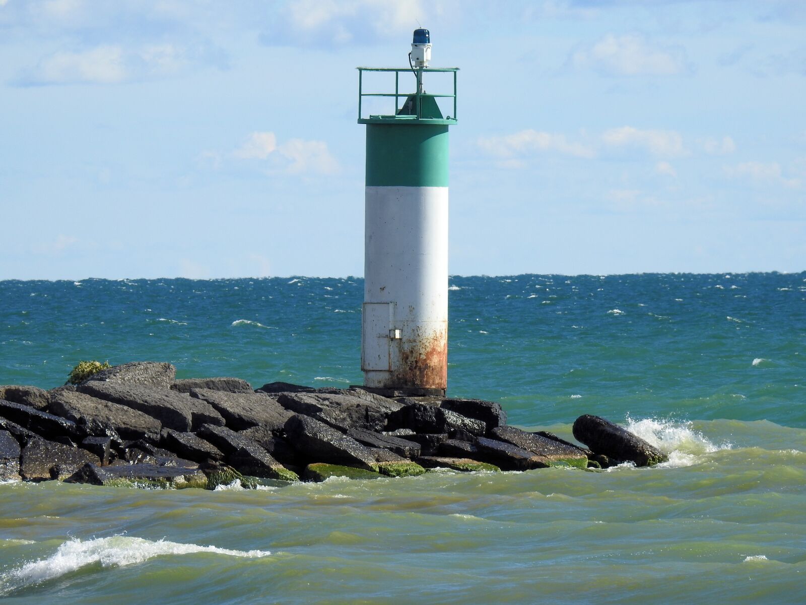 Nikon Coolpix P900 sample photo. Lighthouse, siren point, lake photography