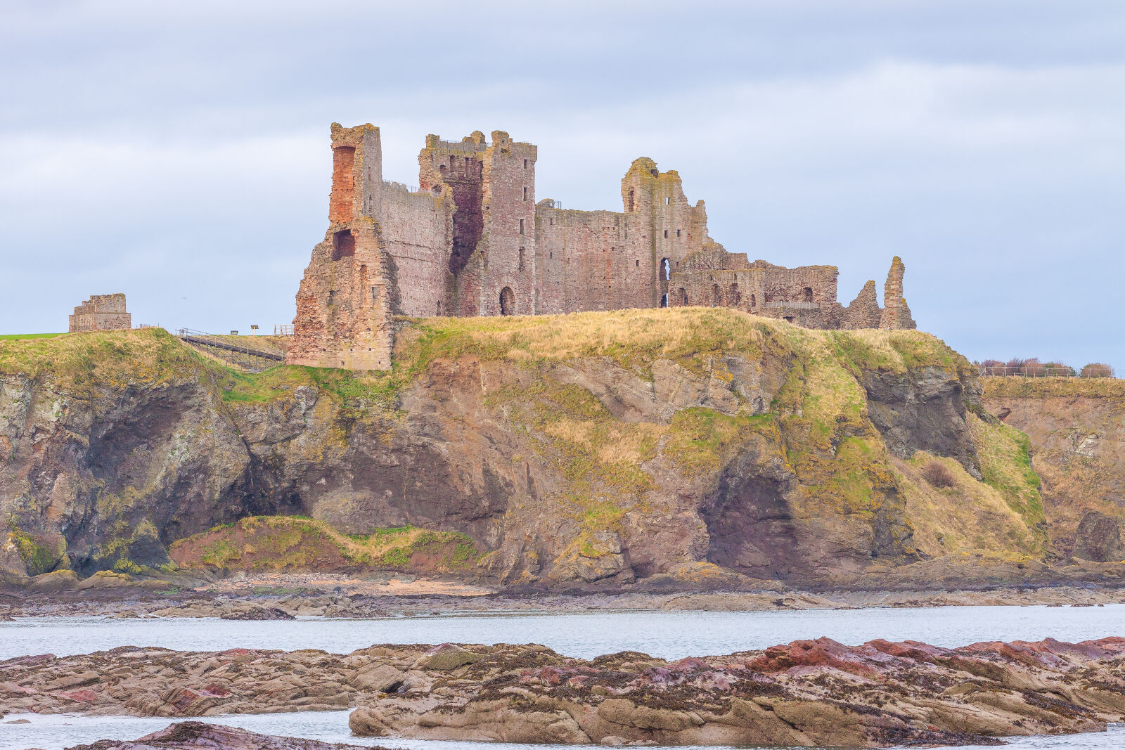 Canon EF 70-200mm F4L USM sample photo. Beach, castle, cliff, mirophotography photography