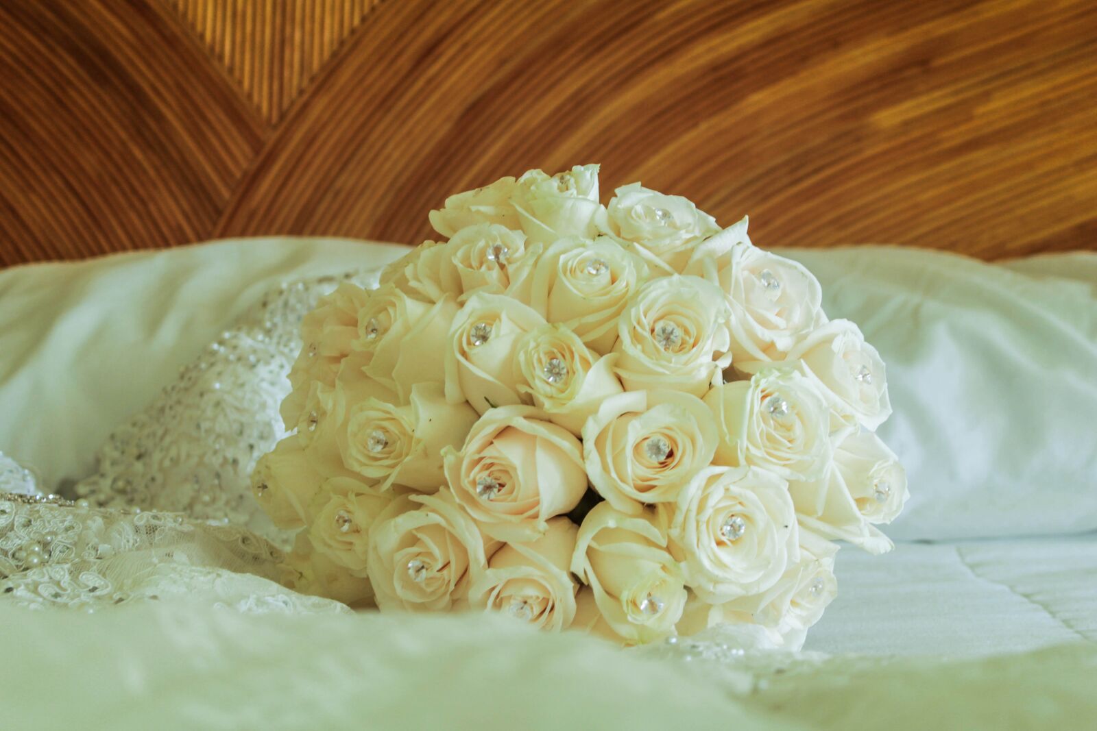 Canon EF-S 18-55mm F3.5-5.6 IS sample photo. Bouquet, flowers, wedding photography