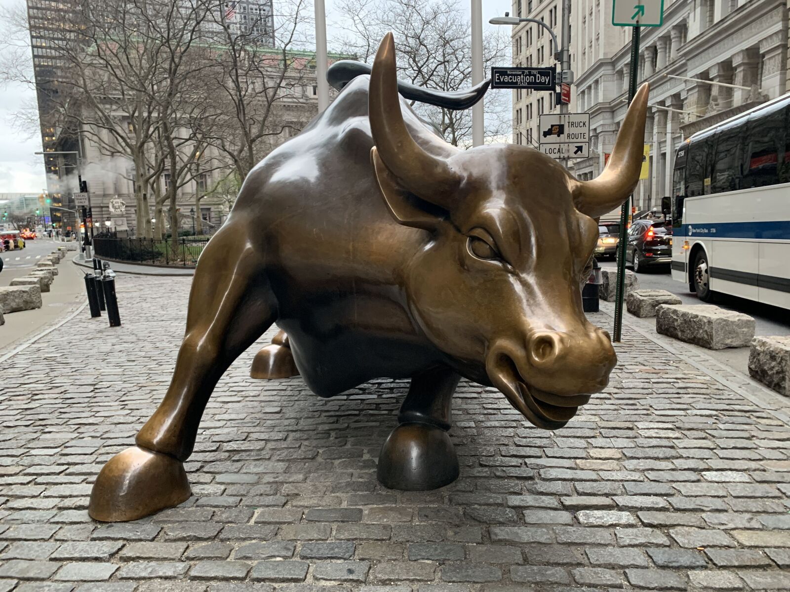 iPhone XS Max back dual camera 4.25mm f/1.8 sample photo. New york, manhattan, bull photography