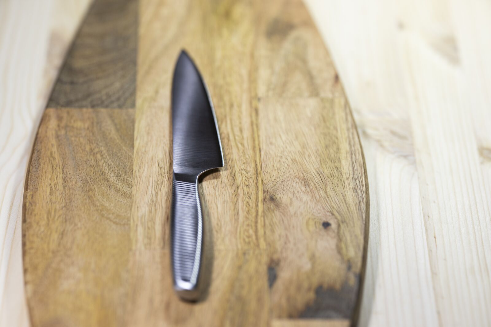 Canon RF 85mm F1.2L USM sample photo. Knife, daniel, steel chief photography