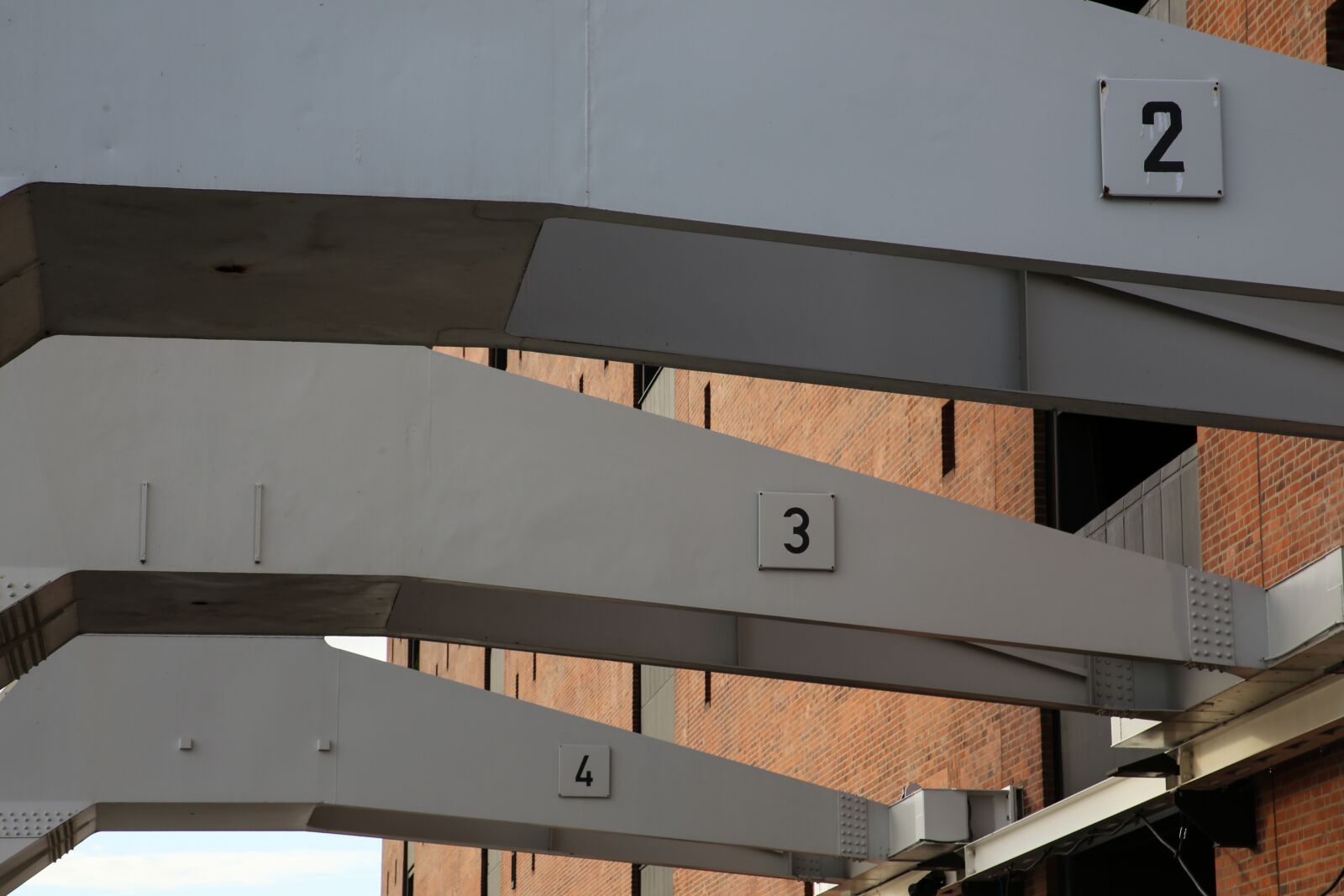Canon EF 24-105mm F4L IS II USM sample photo. Harbour city, crane, speicherstadt photography