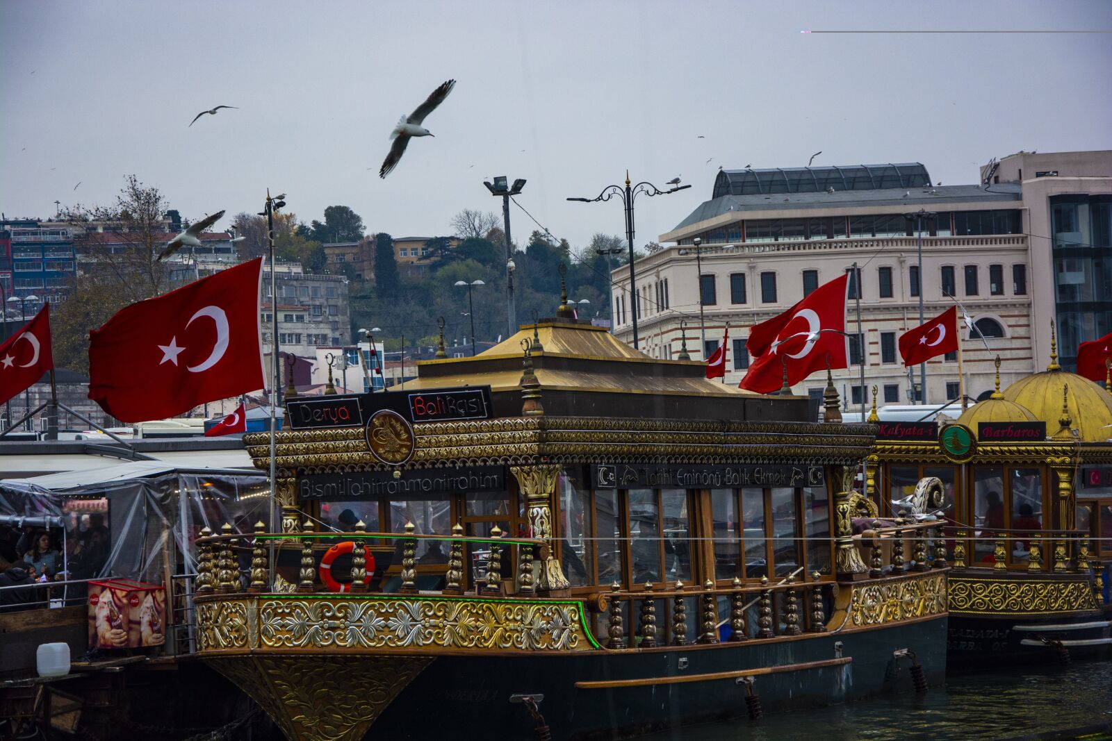 Nikon D5200 sample photo. Boat, city, architecture photography