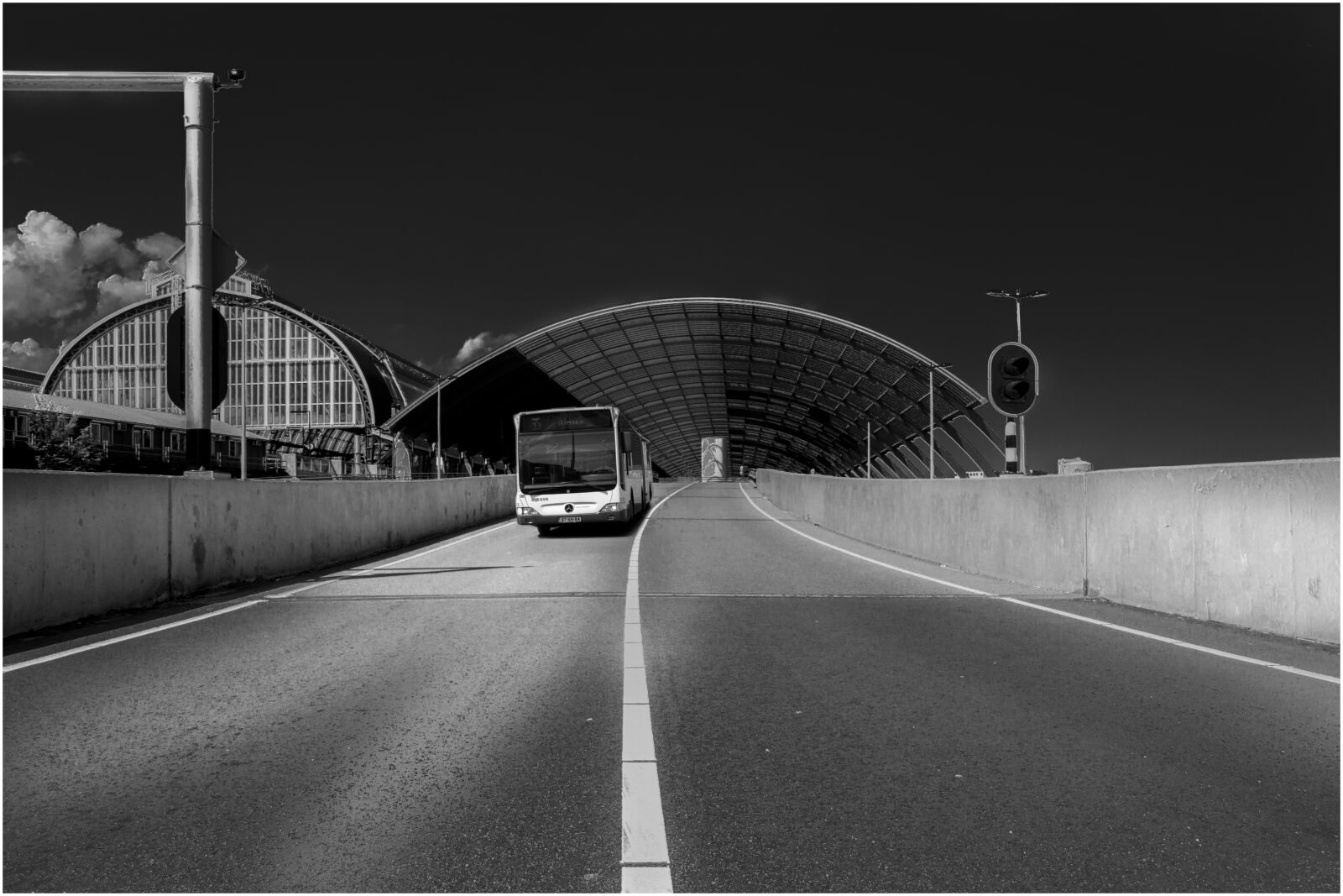 Canon EOS 70D sample photo. Bus, road, travel photography