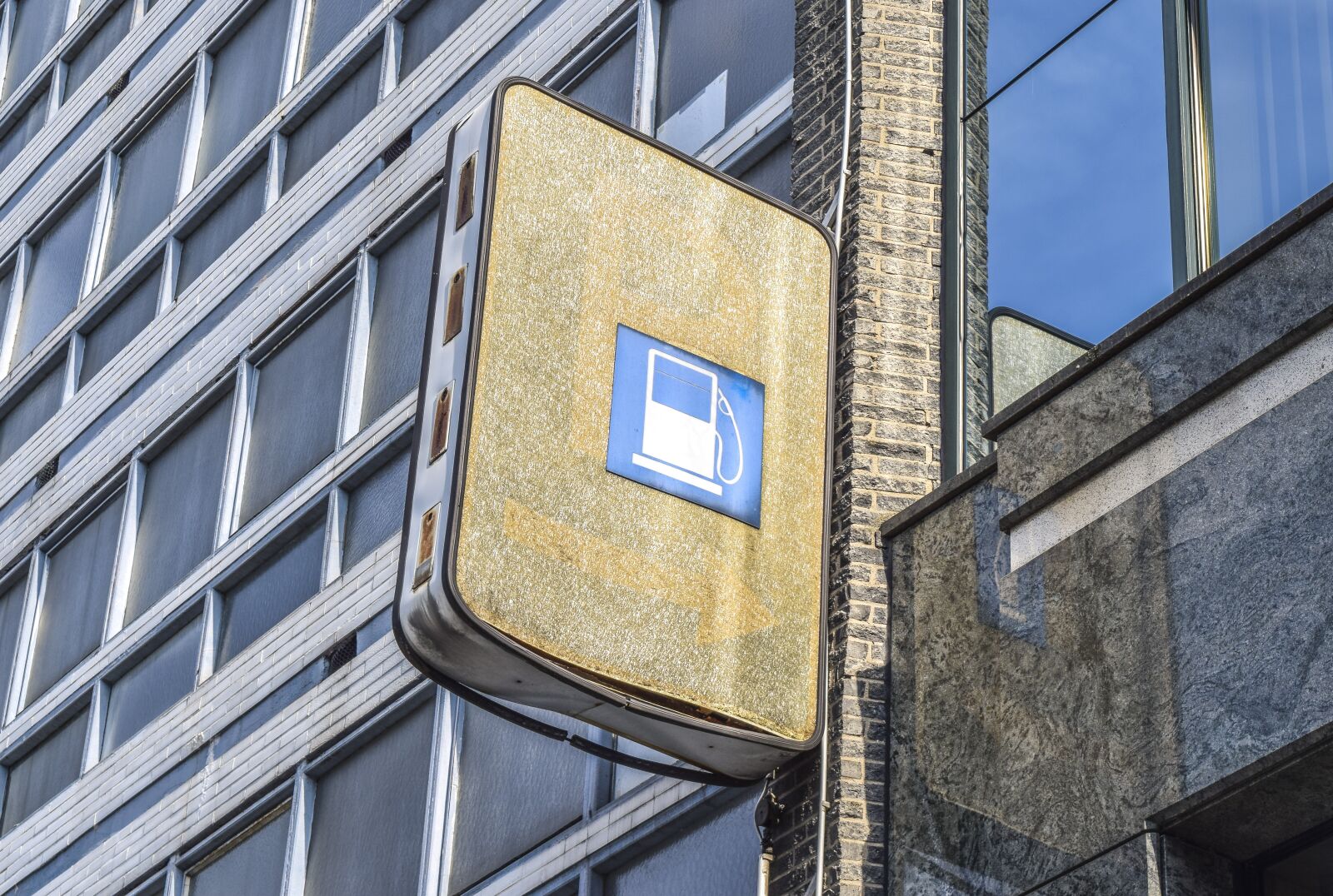 Nikon D3300 sample photo. Architecture, shield, building photography