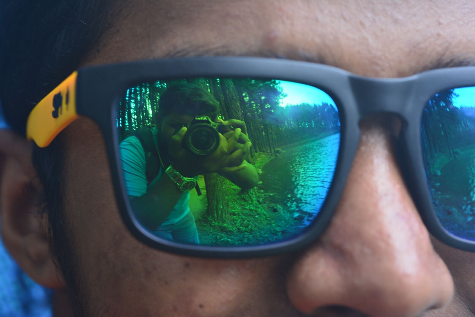Nikon D5200 sample photo. Friends, spy, glass photography
