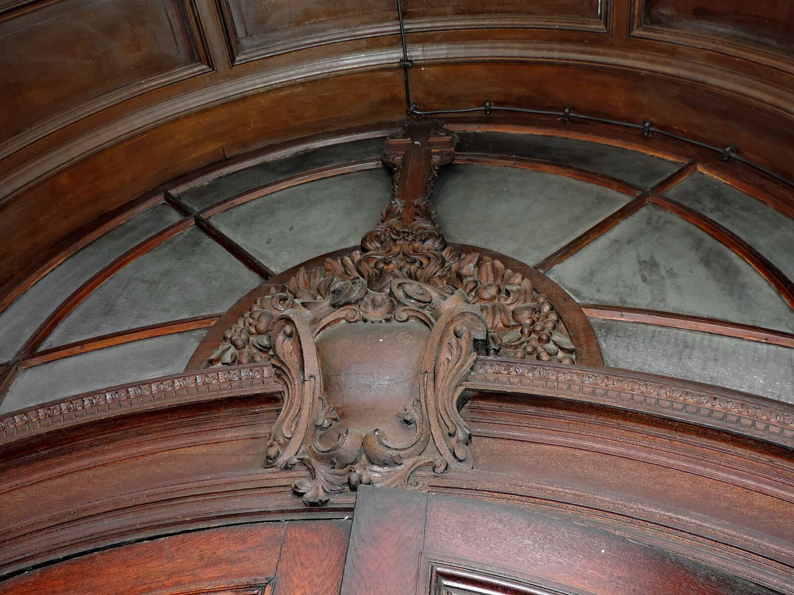 Nikon Coolpix P520 sample photo. Carving, entrance, front door photography