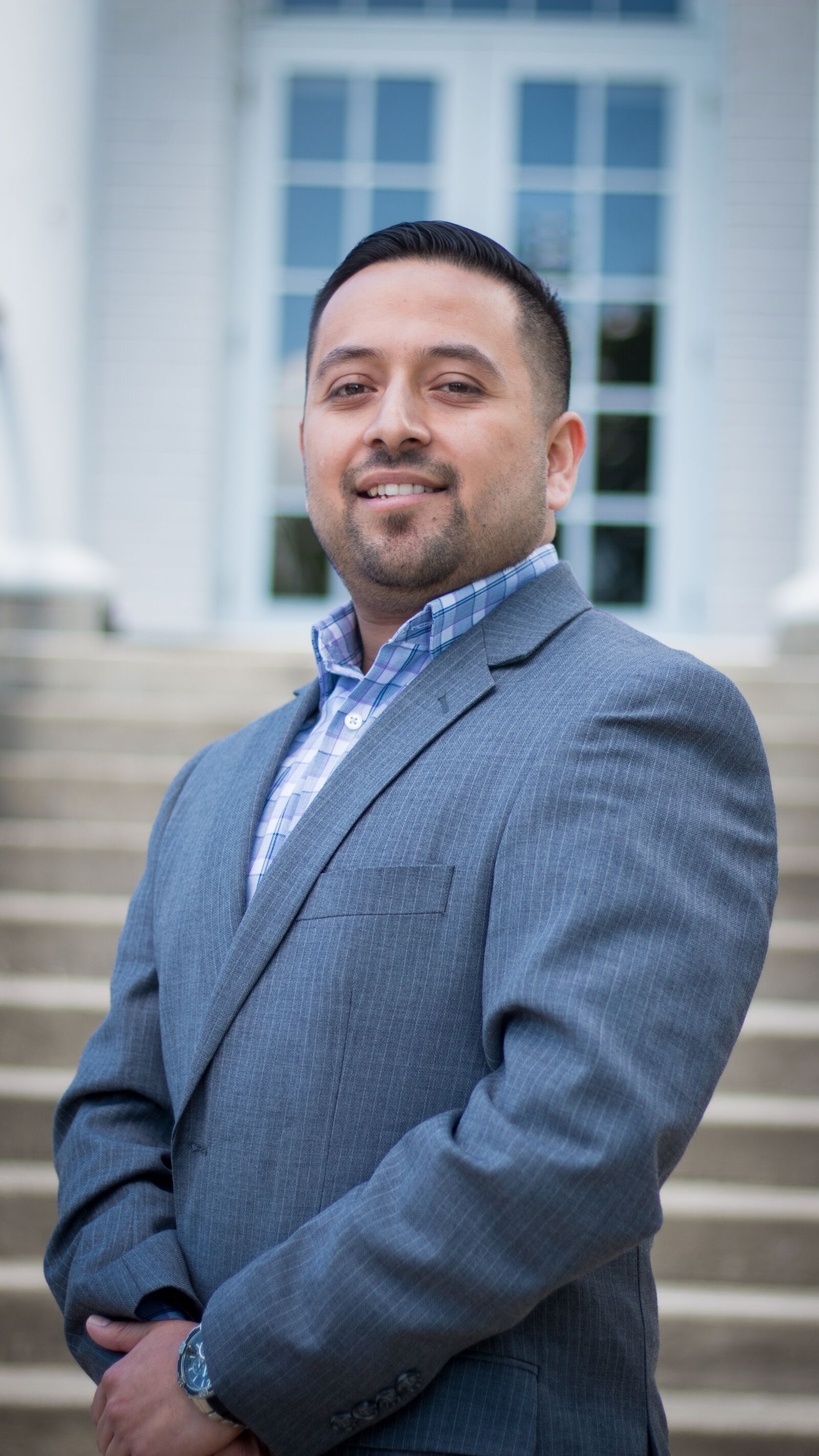 Canon EOS 70D + Canon EF 50mm F1.8 STM sample photo. Latino, executive, steps photography