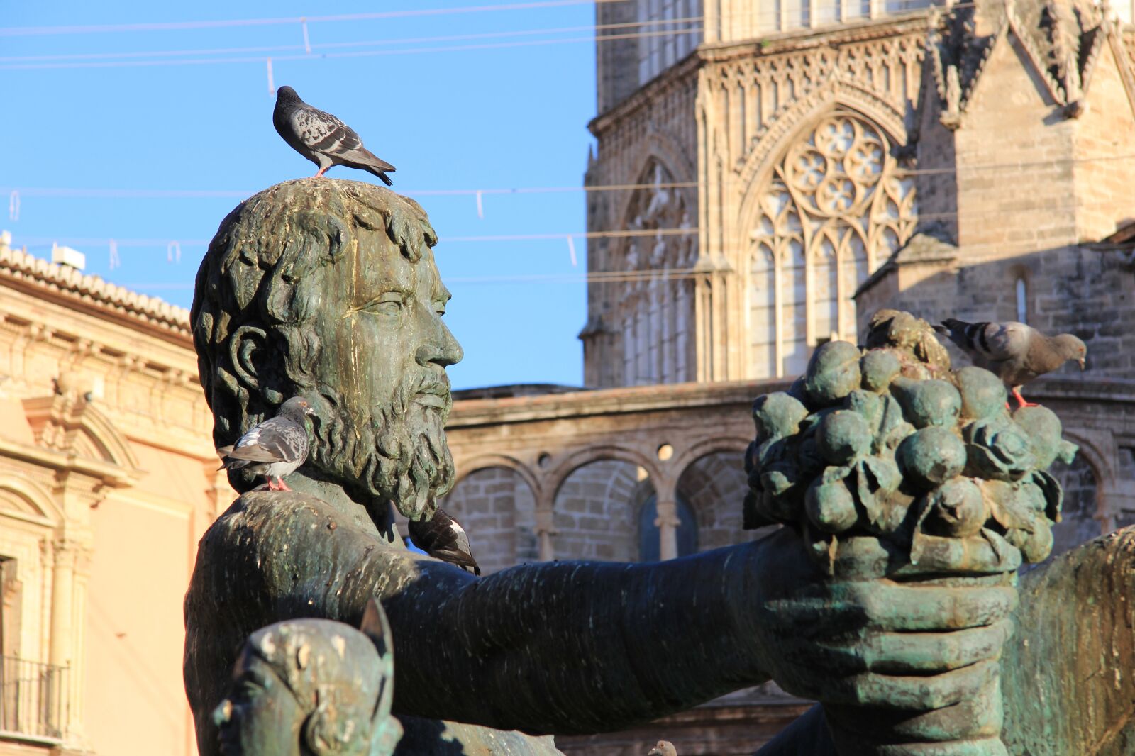 Canon EF-S 17-85mm F4-5.6 IS USM sample photo. Statue, valencia, memorial photography