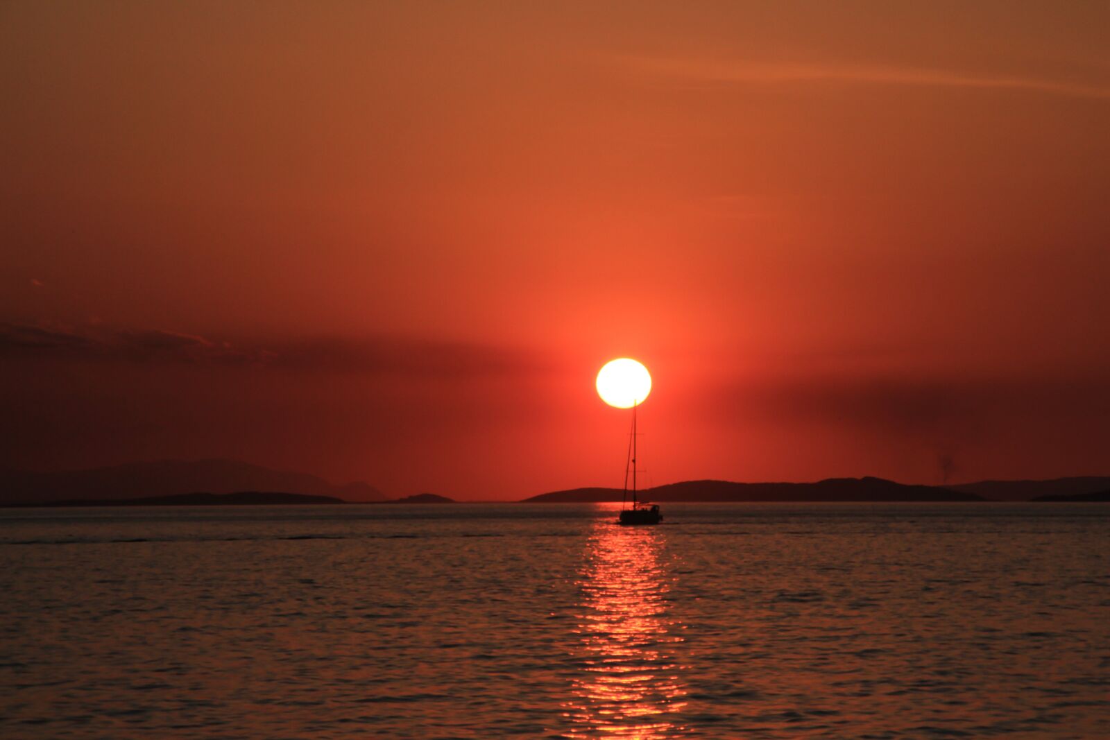 Canon EOS 700D (EOS Rebel T5i / EOS Kiss X7i) sample photo. Sunset, sea, romantic photography