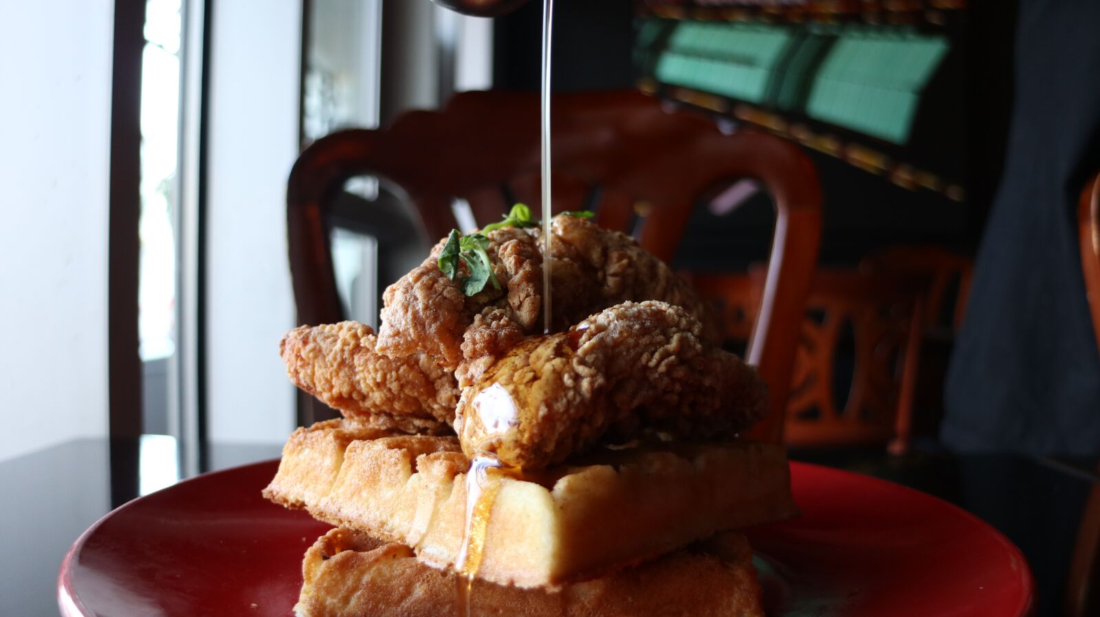 Canon EOS M5 + Canon EF-M 18-55mm F3.5-5.6 IS STM sample photo. Chicken, waffles, syrup photography