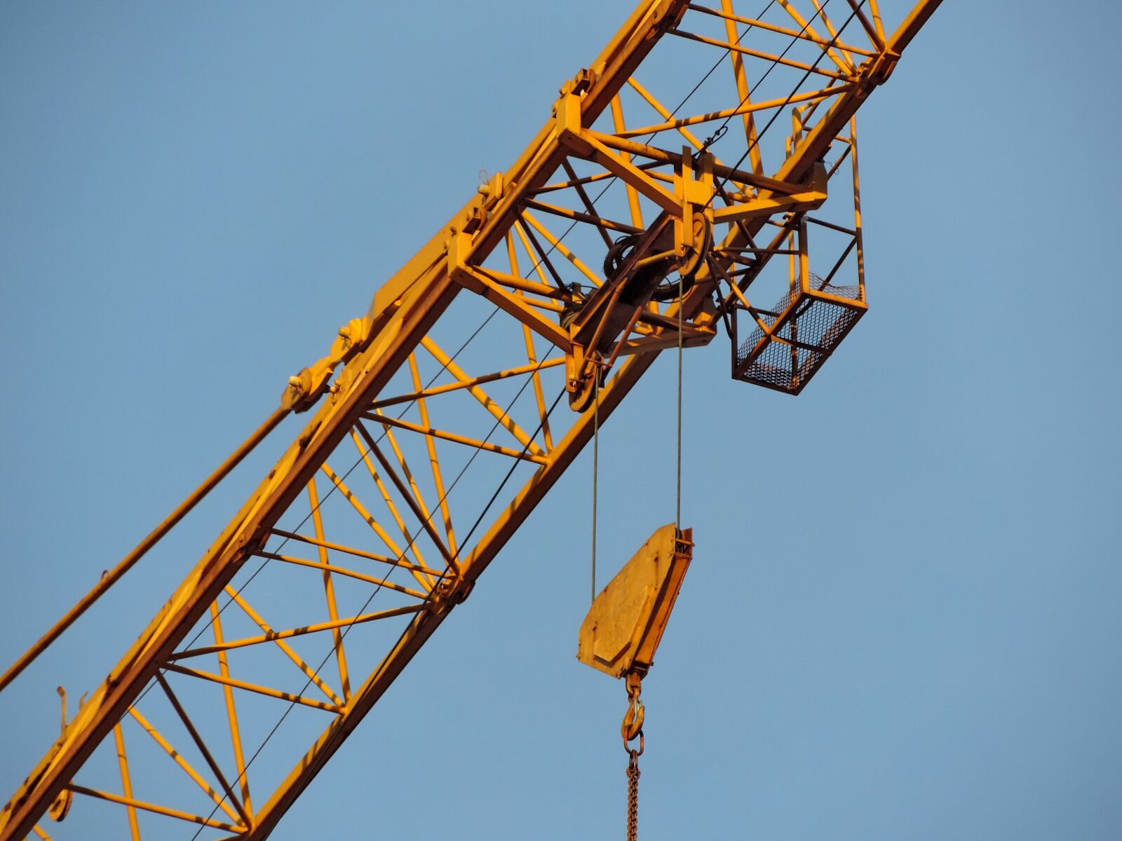 Nikon Coolpix P520 sample photo. Machinery, industry, high, equipment photography