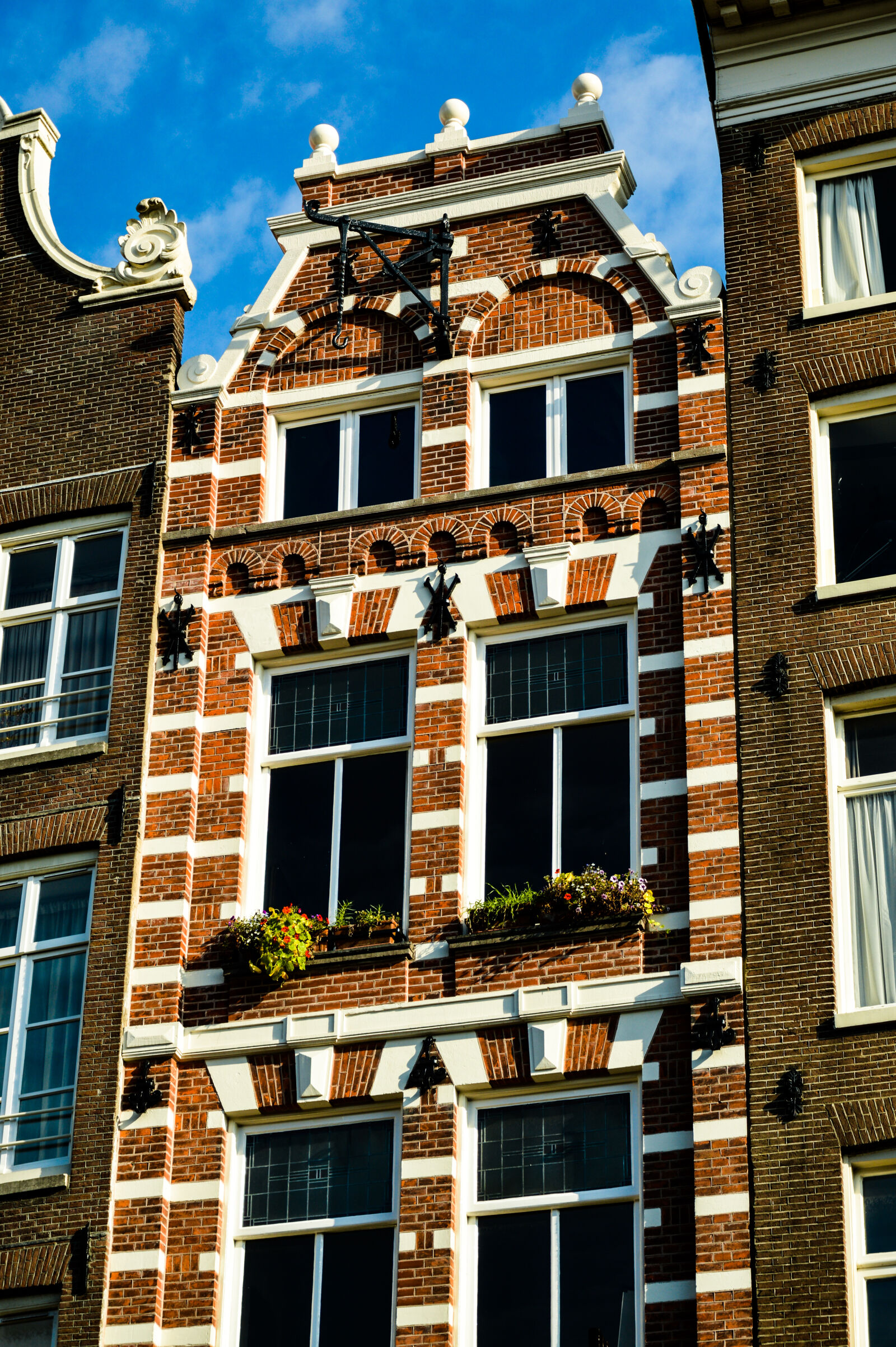 Nikon D3200 sample photo. Apartments, architecture, balcony, brick photography