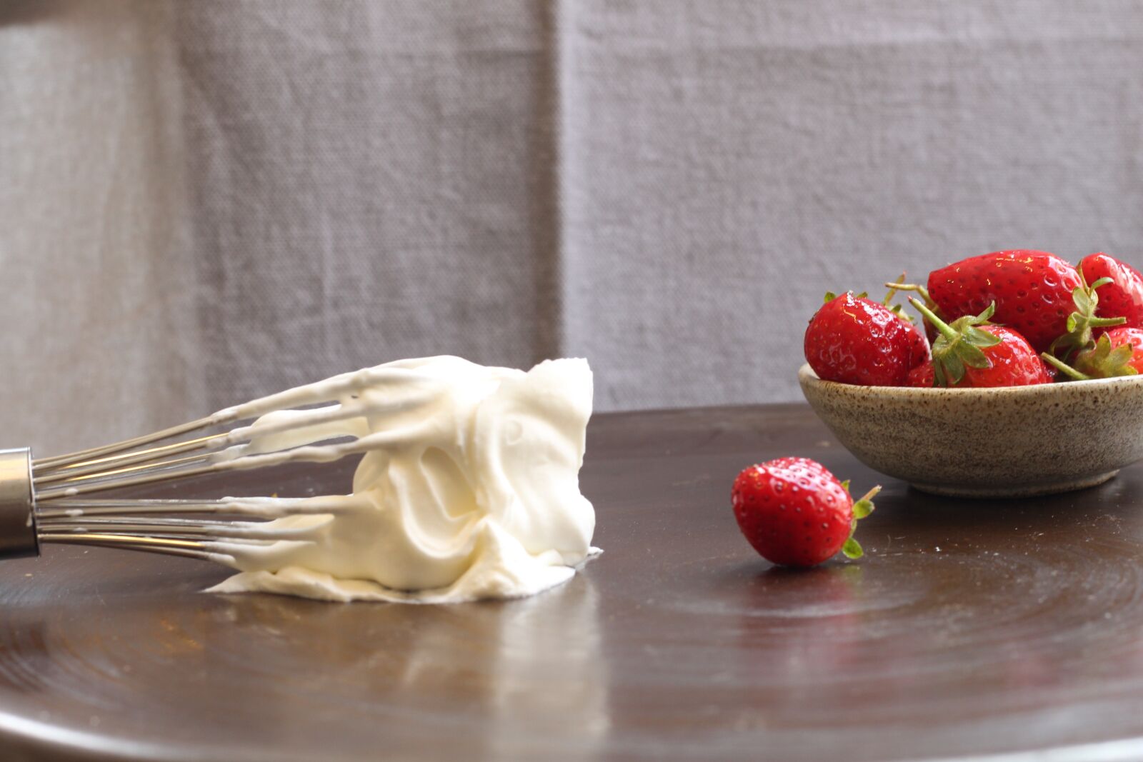 Canon EOS 700D (EOS Rebel T5i / EOS Kiss X7i) + Canon EF 50mm F1.8 II sample photo. Strawberries, cream, whisk photography