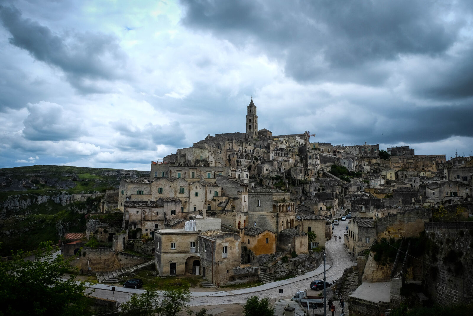 Fujifilm X-E2 sample photo. Clouds, cloudy, italy, stones photography
