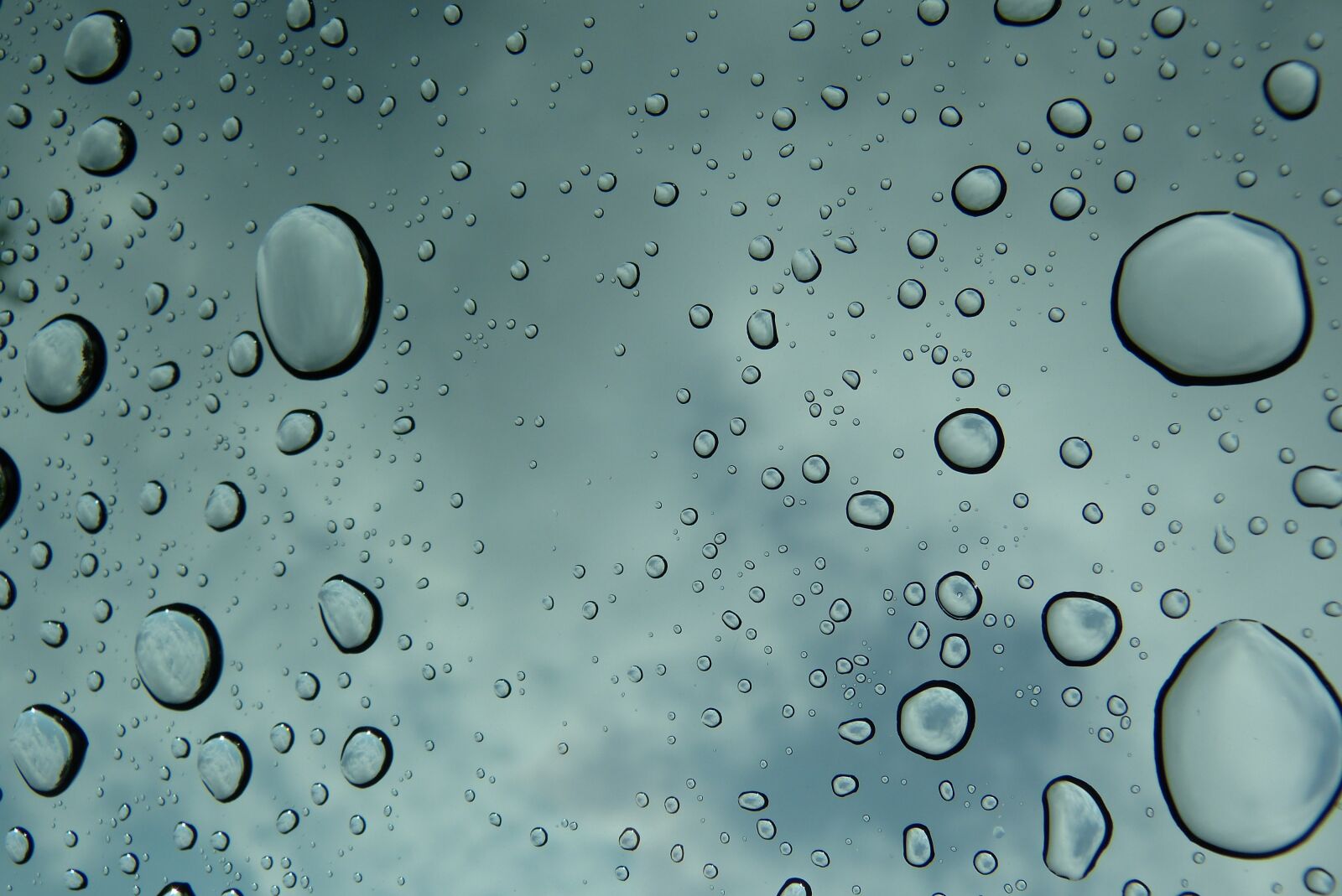 Panasonic Lumix DMC-FZ150 sample photo. Car roof, raindrop, sky photography