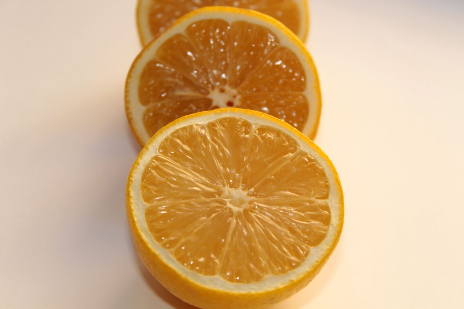 Canon EOS 4000D (EOS Rebel T100 / EOS 3000D) sample photo. Lemon, white, yellow photography