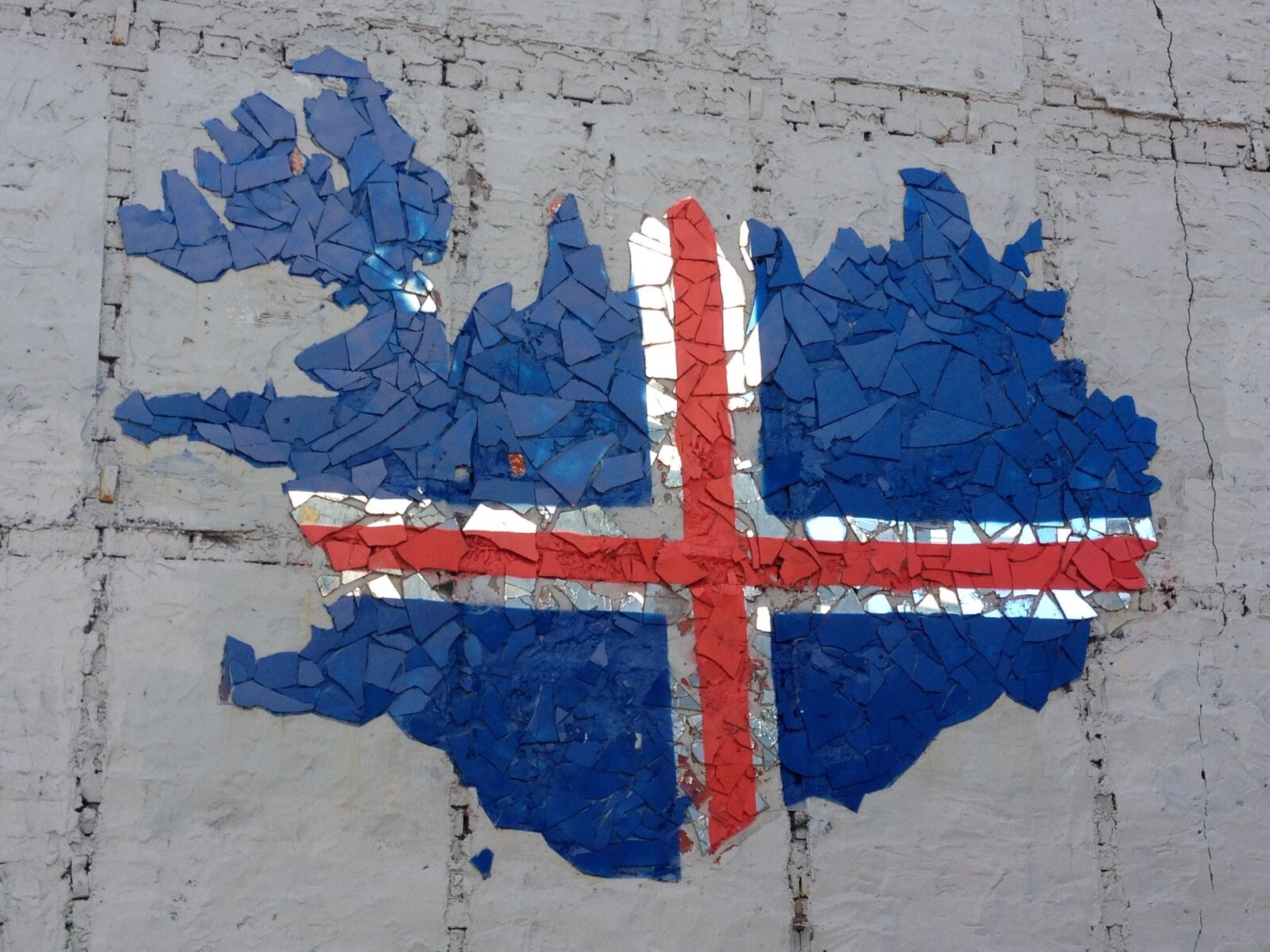Apple iPhone 4S sample photo. Iceland, street art, flag photography