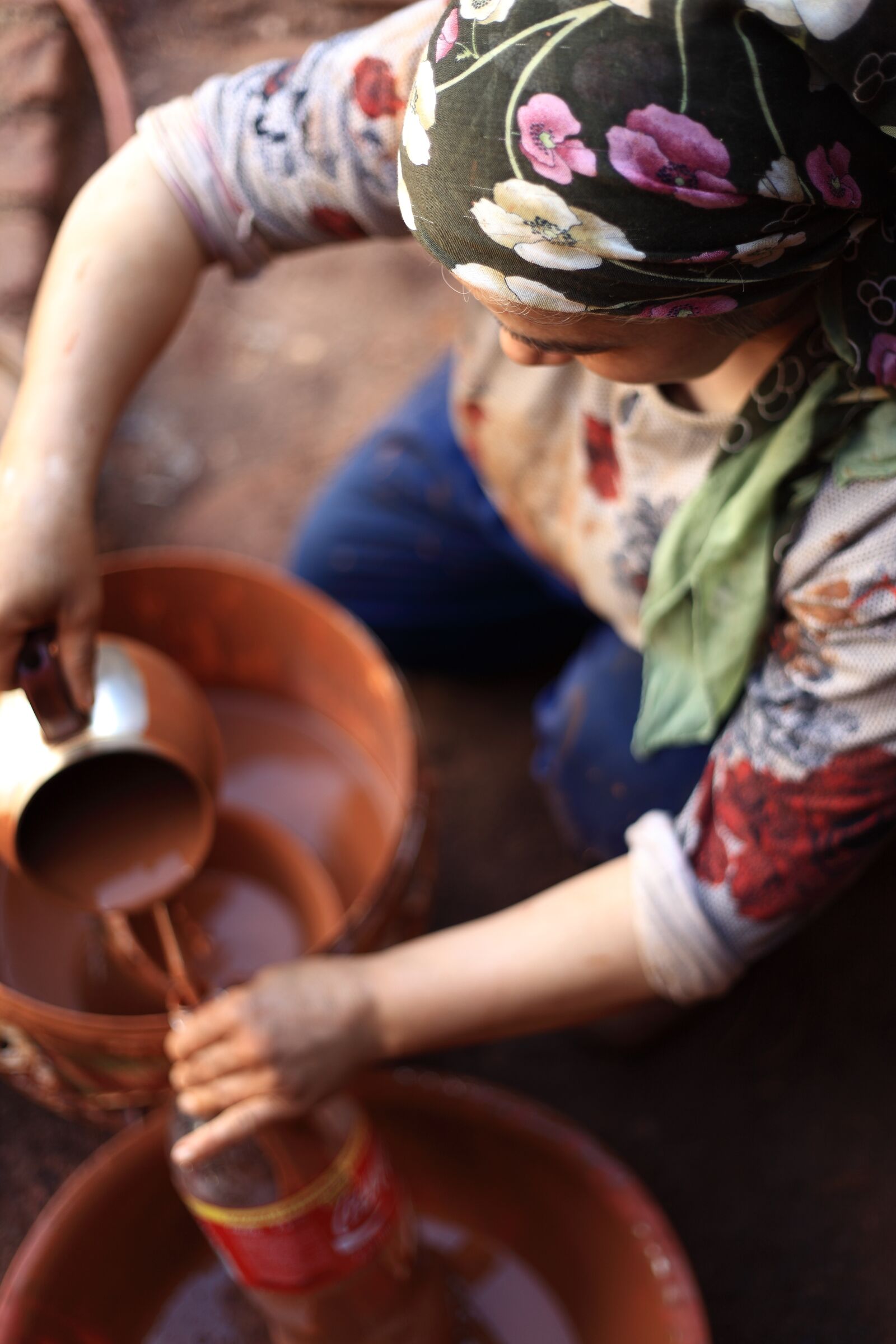 Canon EOS 5D Mark II sample photo. Woman, handmade, pot photography
