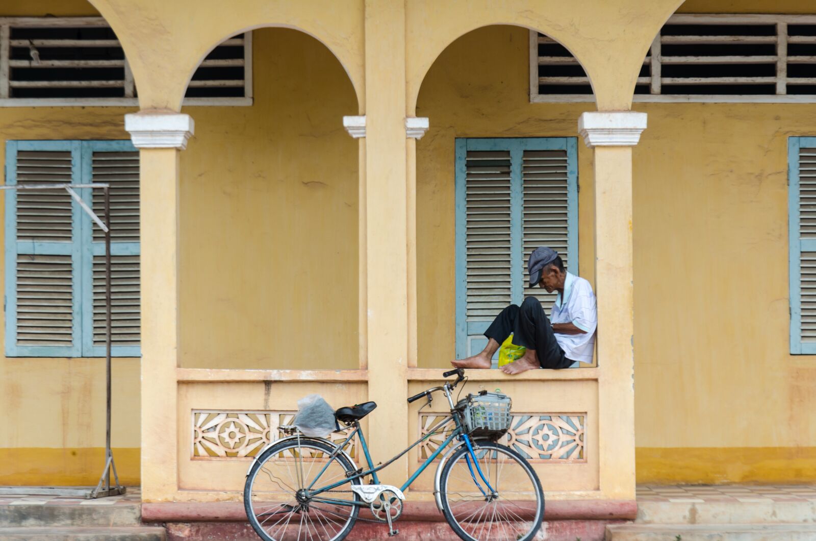 Nikon D5100 sample photo. Old man, poor, person photography