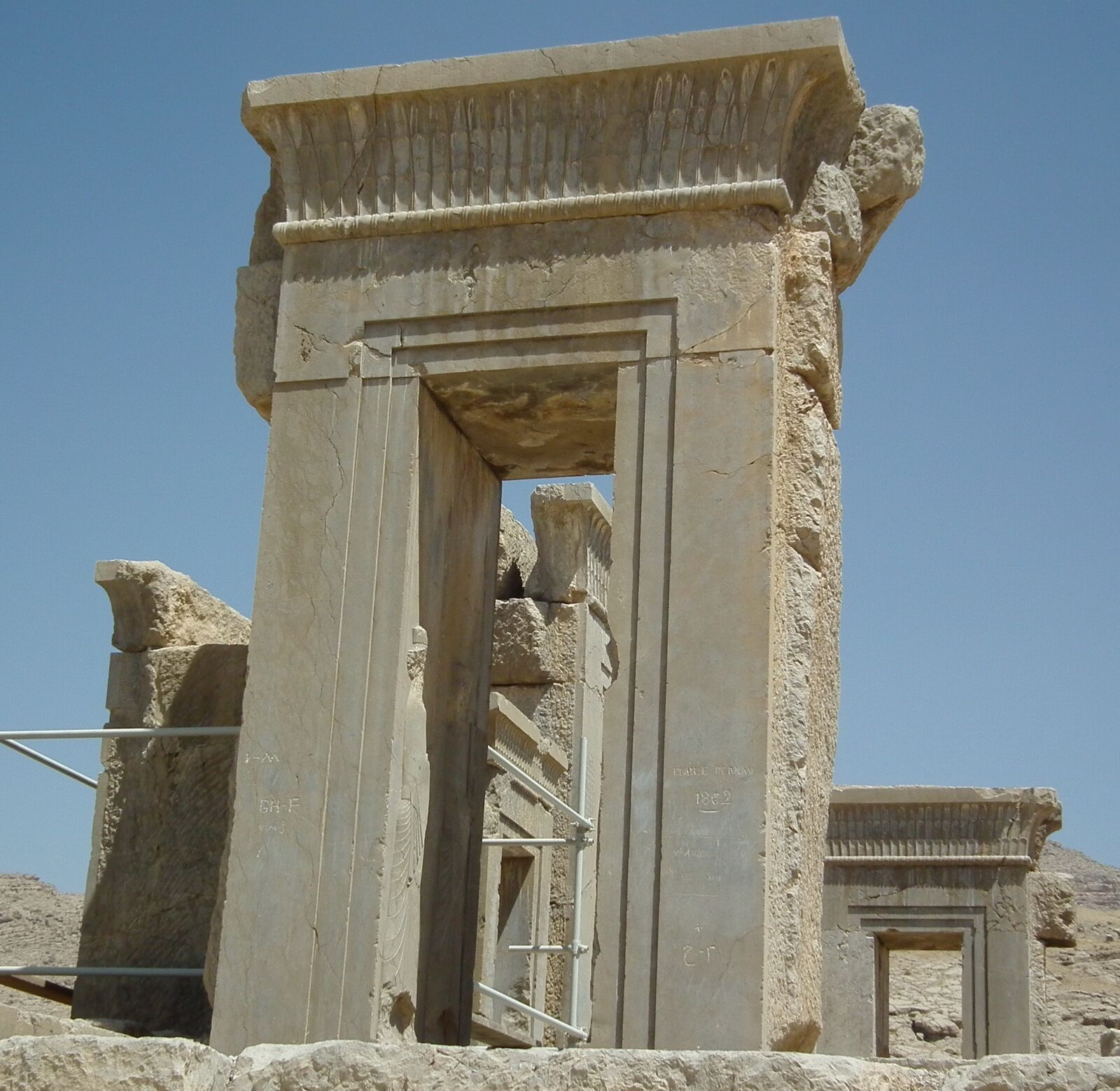 FujiFilm FinePix HS10 (FinePix HS11) sample photo. Ancient ruins, persepolis, shiraz photography