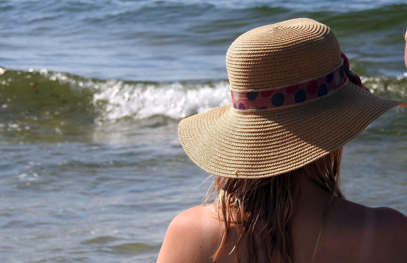Nikon Coolpix P900 sample photo. Sea, summer vacation, hat photography