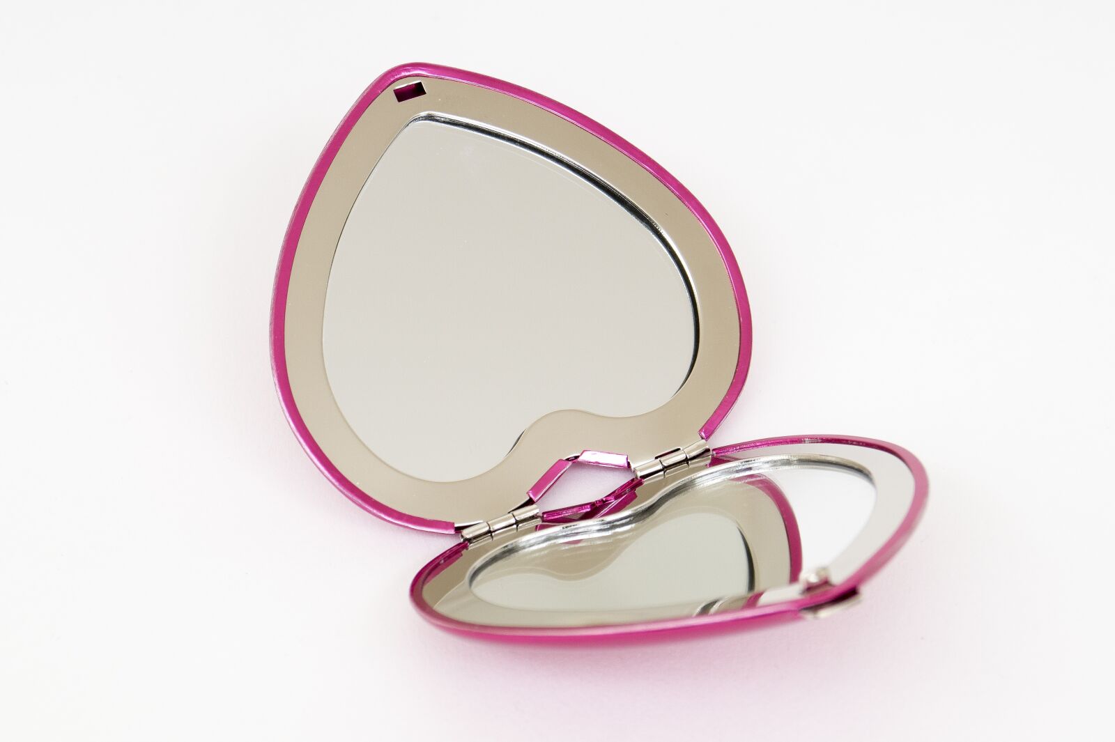 Sony SLT-A58 sample photo. Mirror, pocket mirror, heart photography
