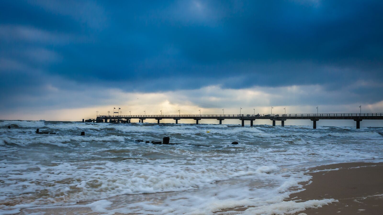 Canon EF-S 18-55mm F3.5-5.6 II sample photo. Sea bridge, bansin, clouds photography