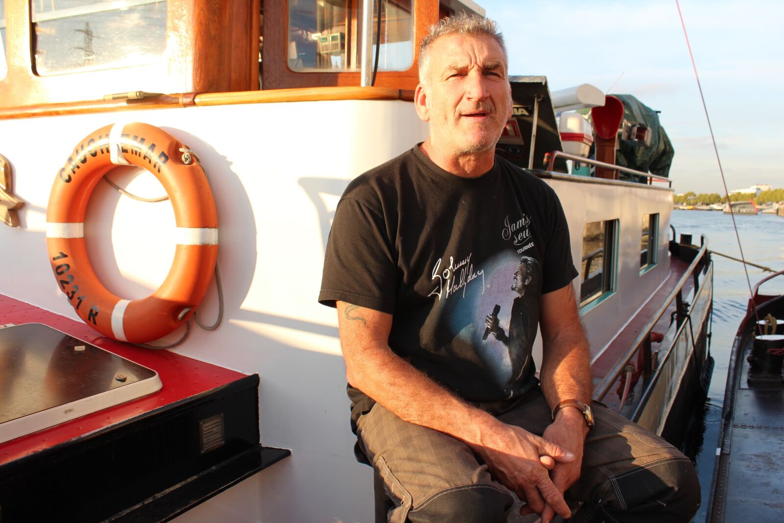 Canon EOS 600D (Rebel EOS T3i / EOS Kiss X5) sample photo. Boatman, peniche, seine photography