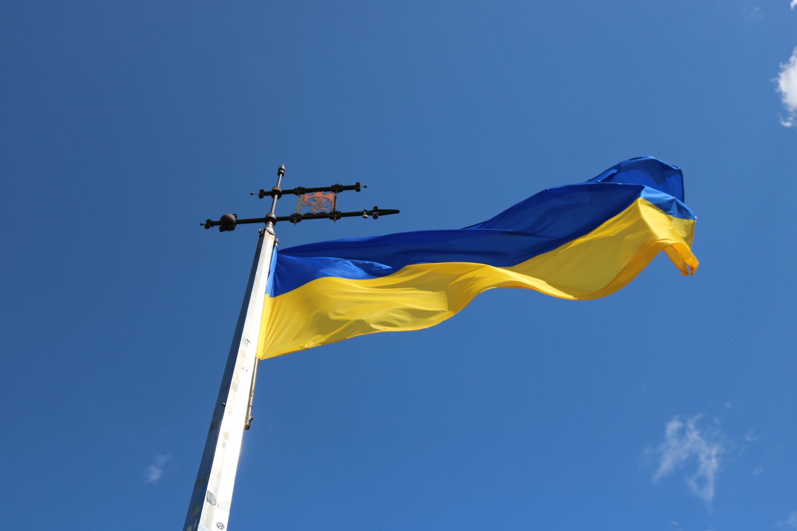 Canon EOS 750D (EOS Rebel T6i / EOS Kiss X8i) sample photo. Flag, ukraine, sky photography