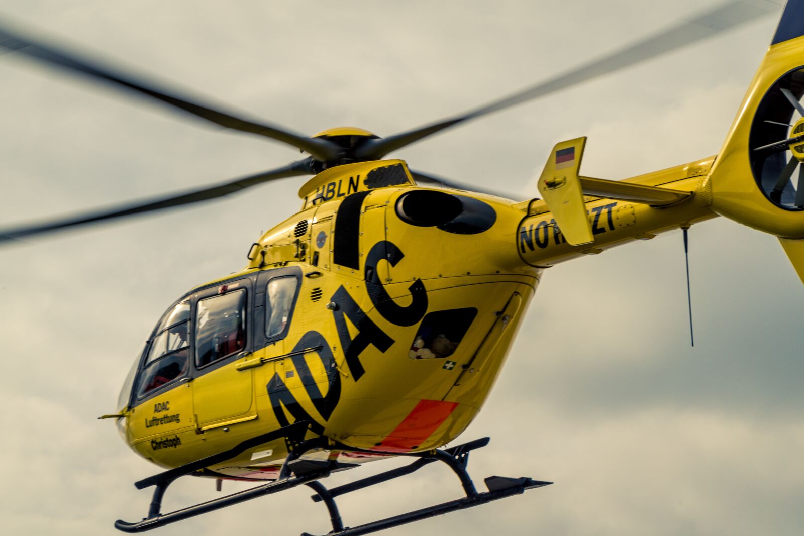 Sony a6000 + Sony E PZ 18-105mm F4 G OSS sample photo. Adac, helicopter, rescue helicopter photography