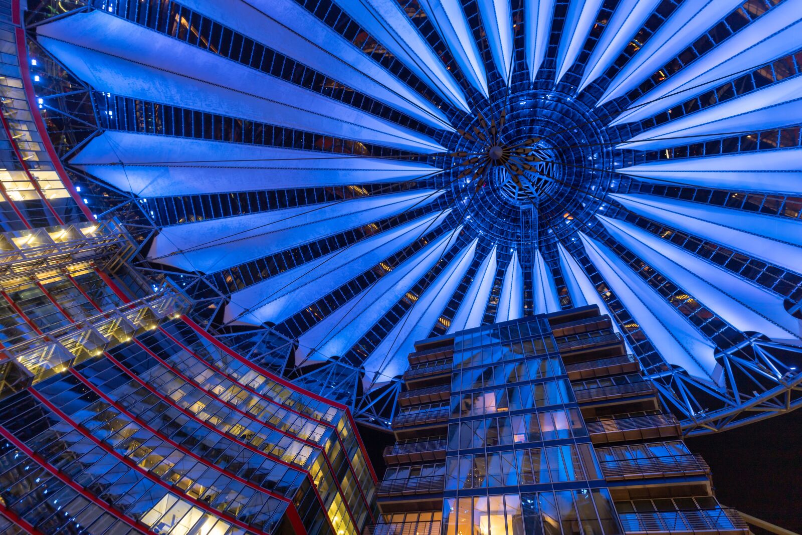 Canon EF 16-35mm F4L IS USM sample photo. Berlin, sony centre, blue photography