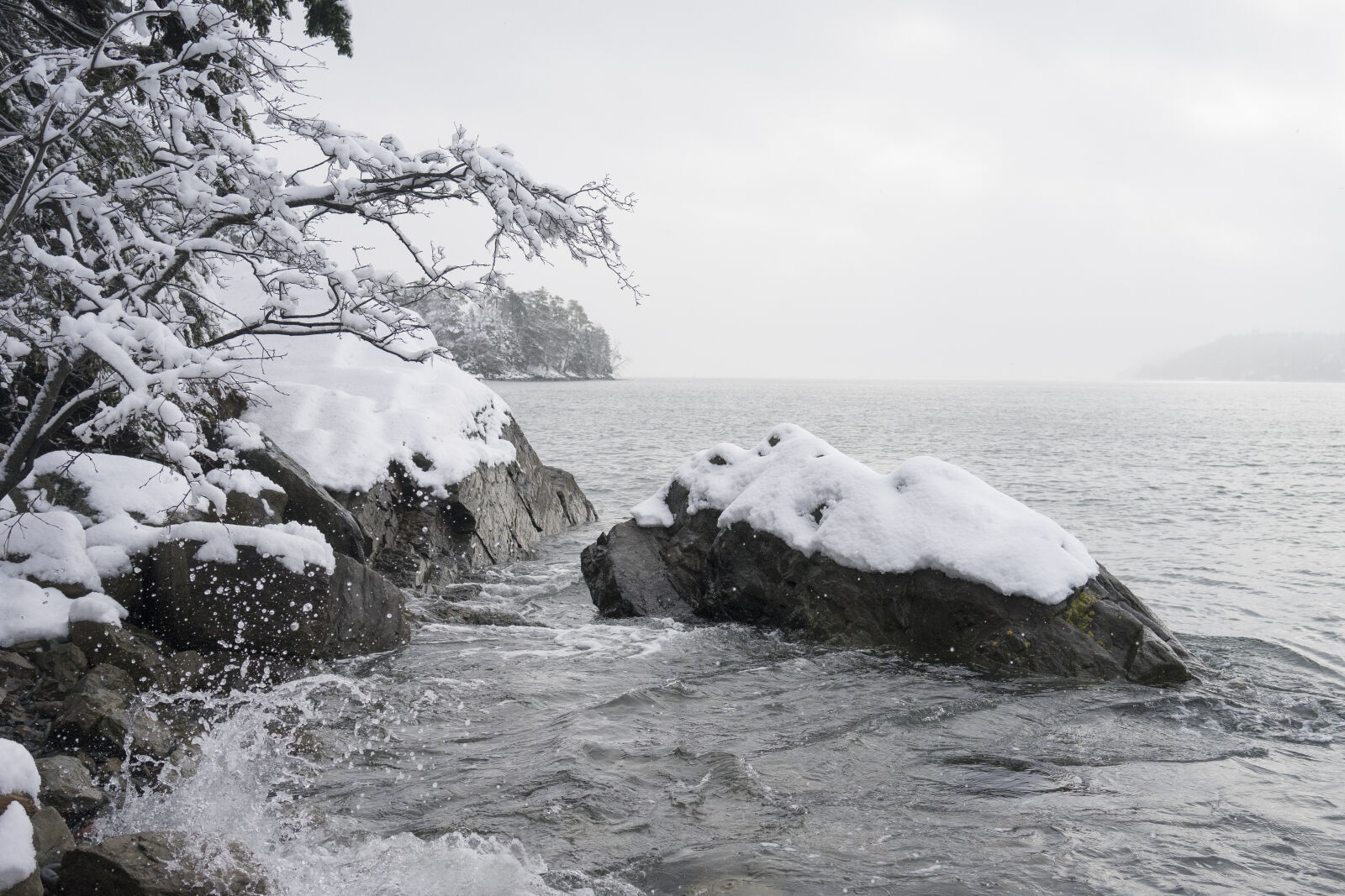 Sony a7 + Sony Sonnar T* FE 35mm F2.8 ZA sample photo. Cove, ocean, snow, water photography