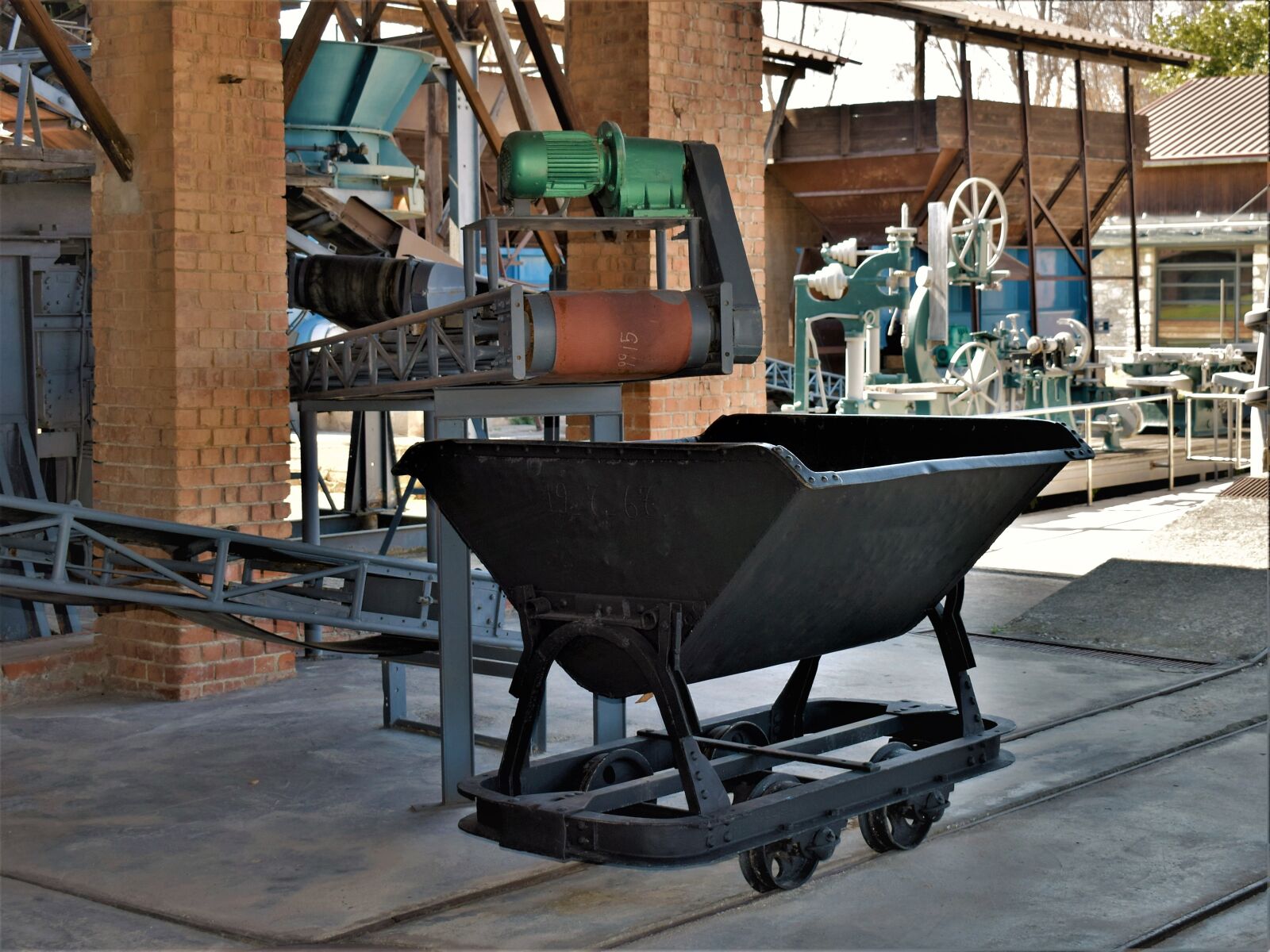 Nikon D3300 sample photo. Wagon, old factory, industrial photography